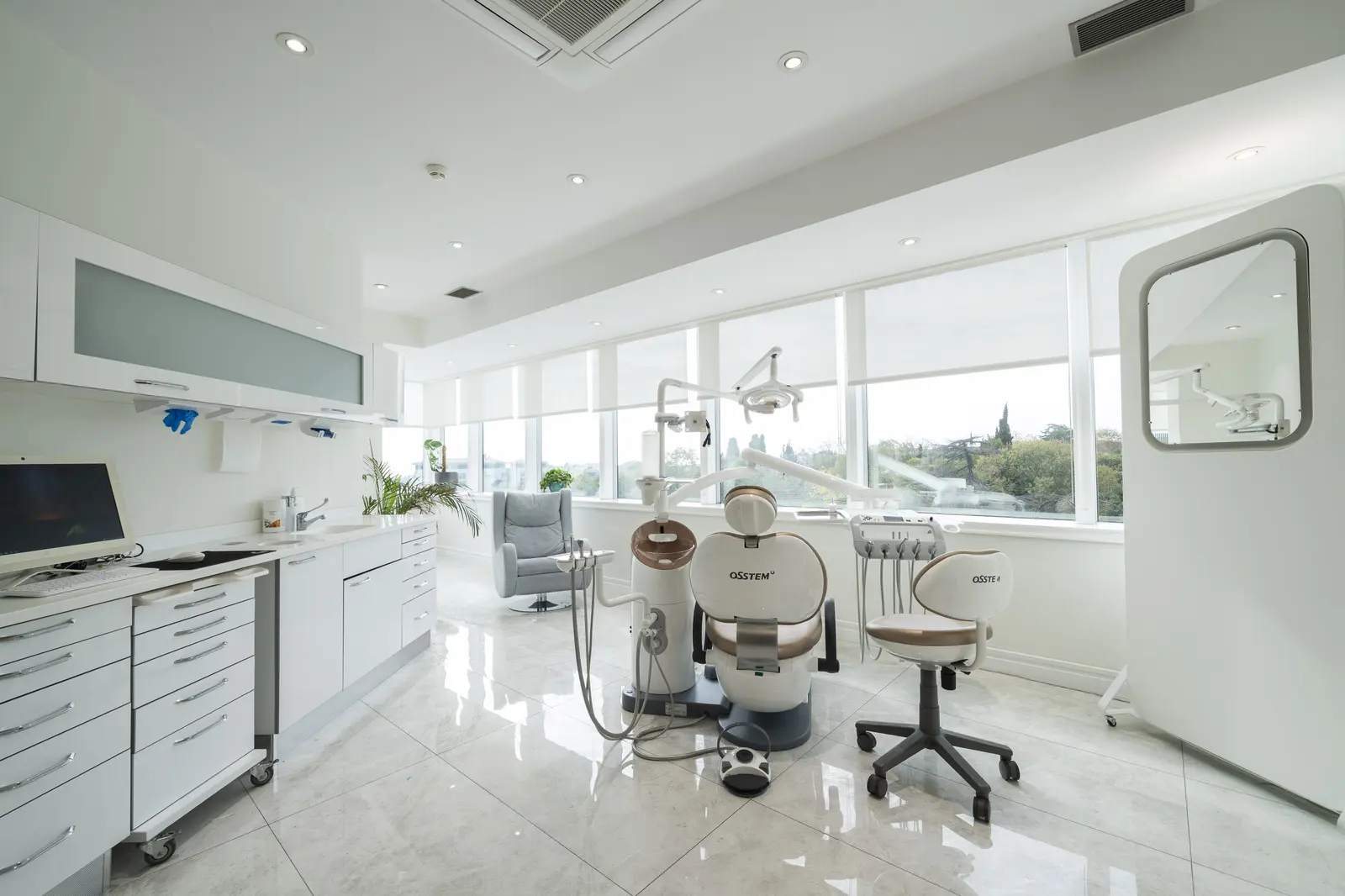 Clinic-provided photograph of HSC Dental Clinic