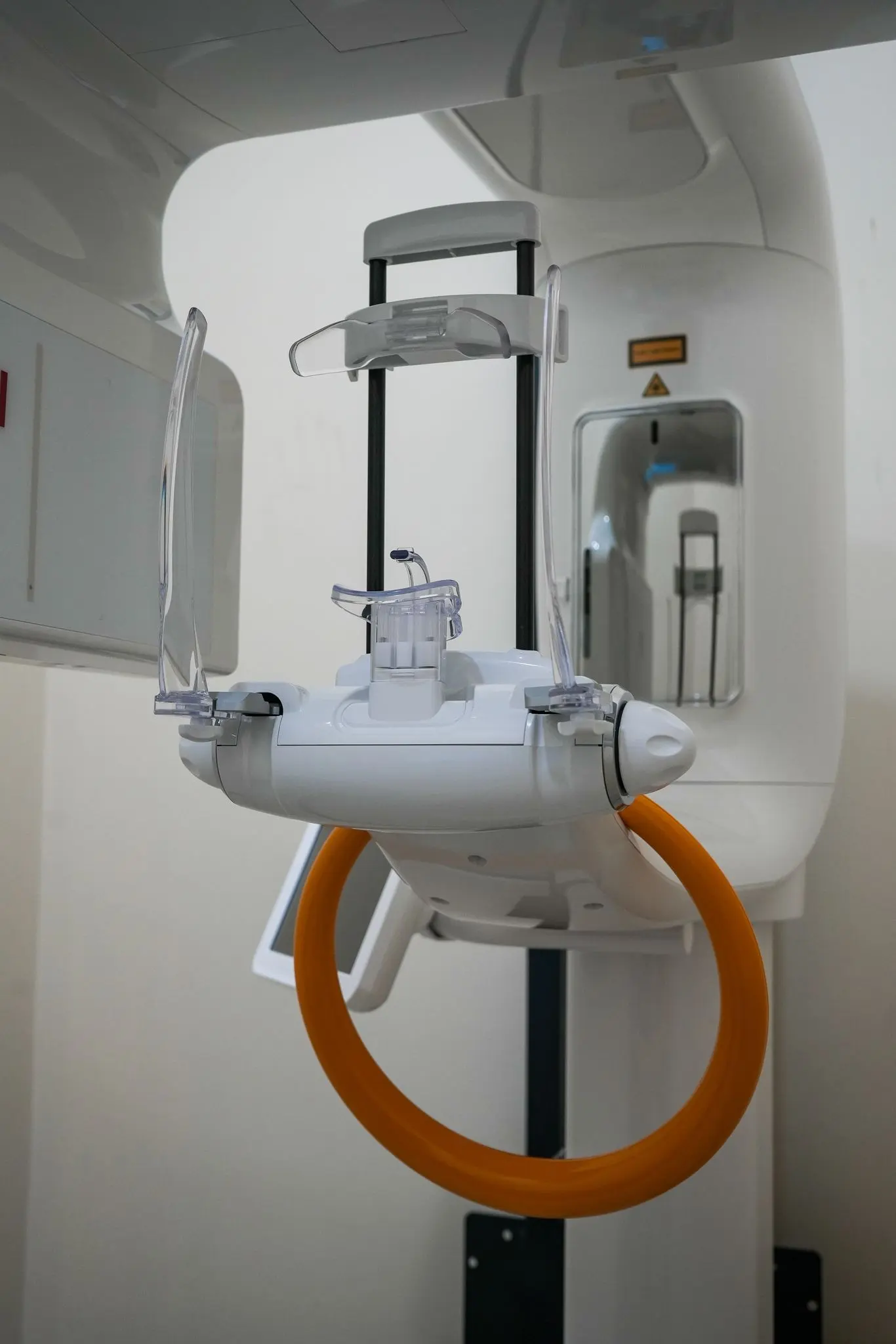 Clinic-provided photograph of Dent Simurg