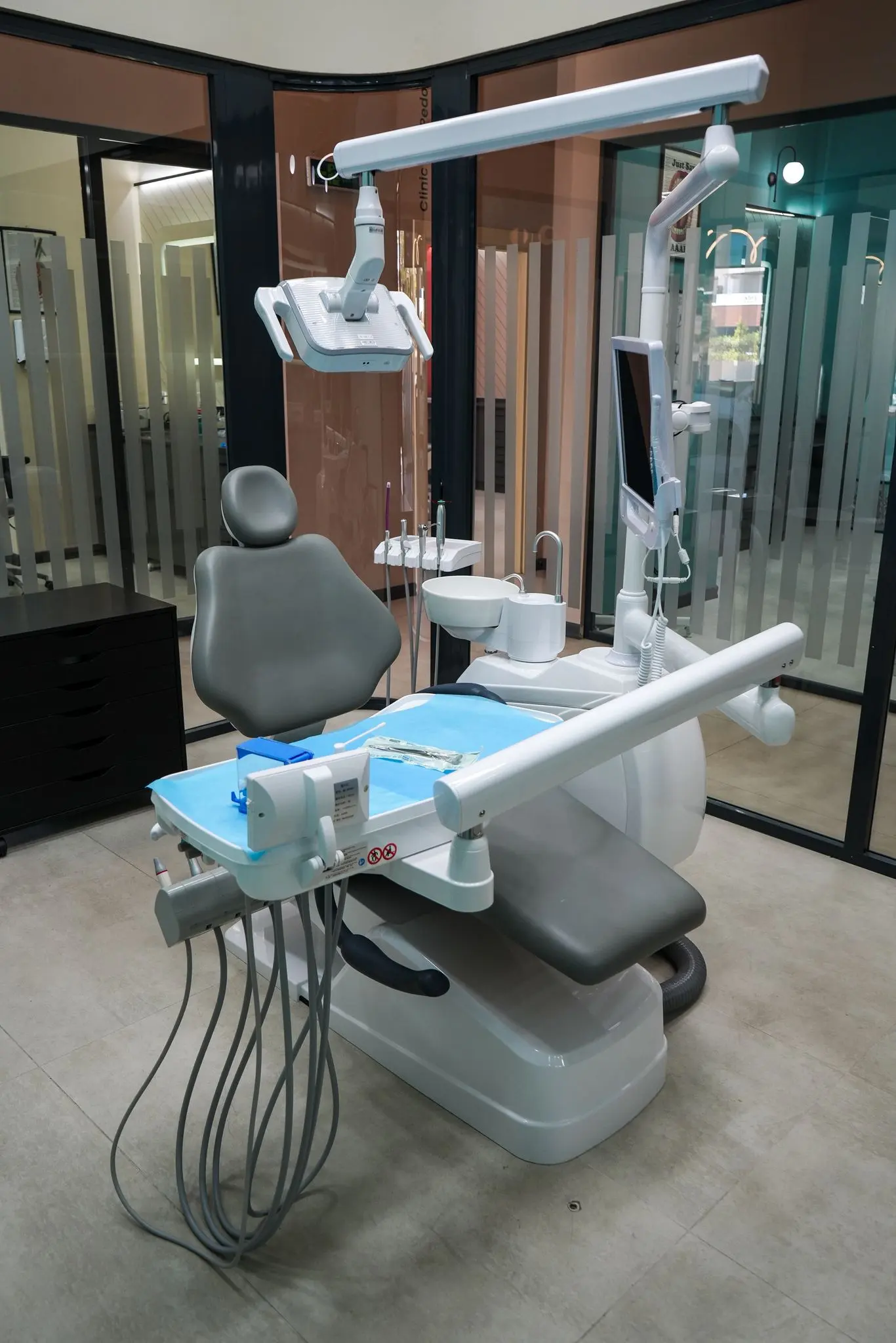 Clinic-provided photograph of Dent Simurg