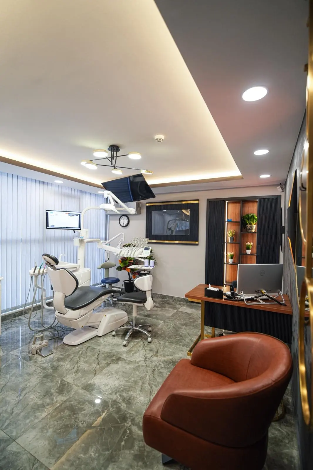 Clinic-provided photograph of Çelebi Dental 2
