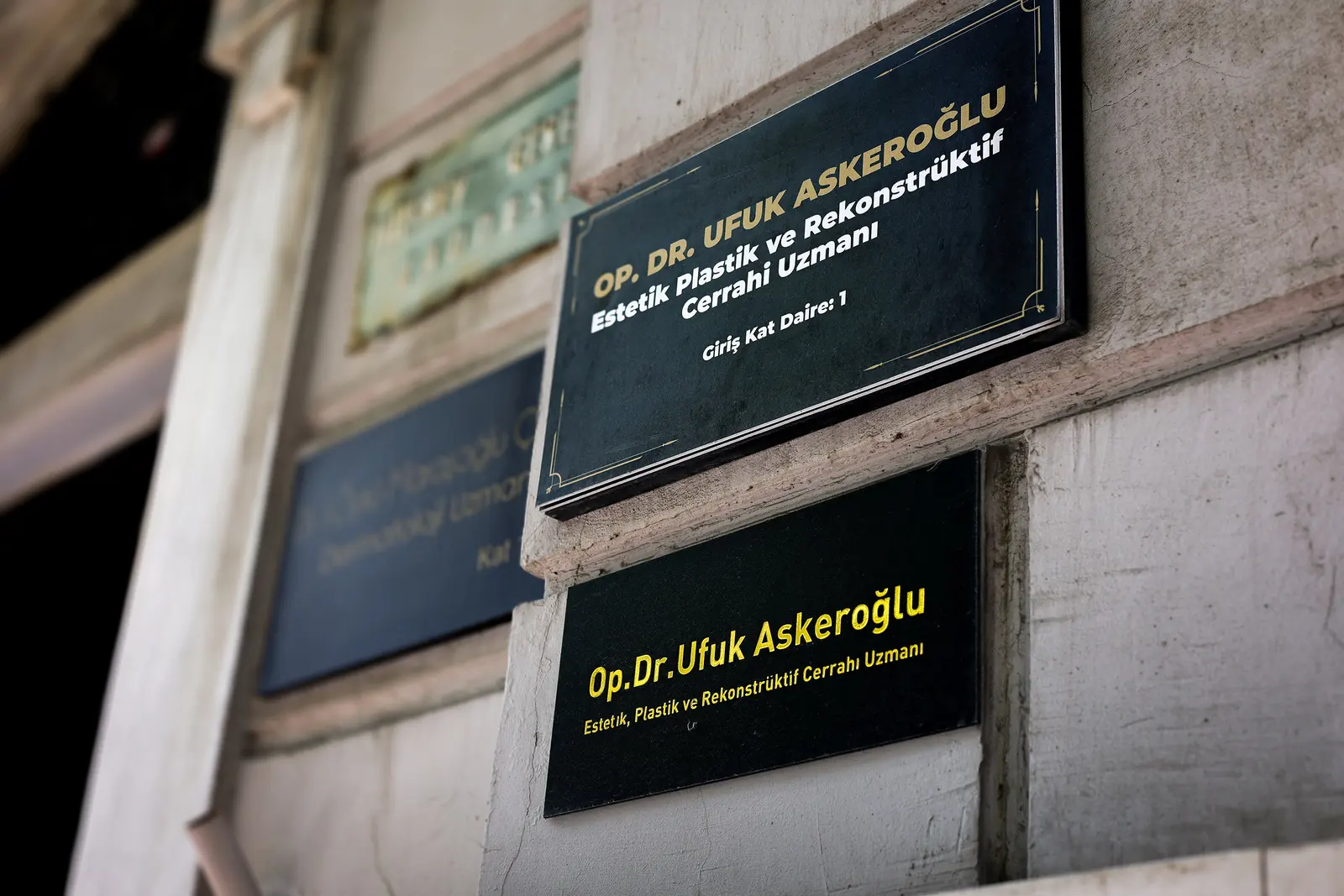 Clinic-provided photograph of Dr Ufuk Askeroğlu