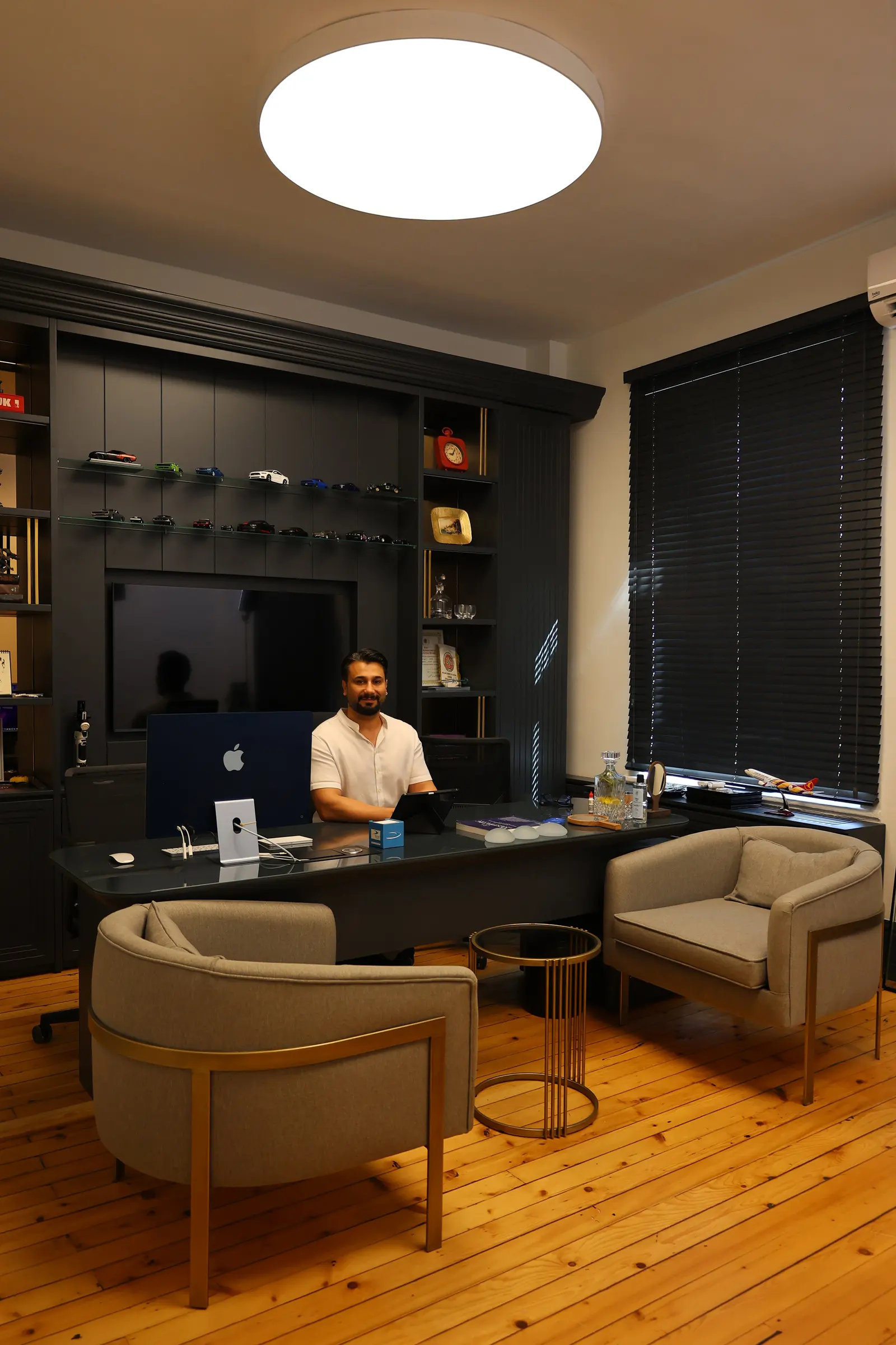 Clinic-provided photograph of Dr Ufuk Askeroğlu