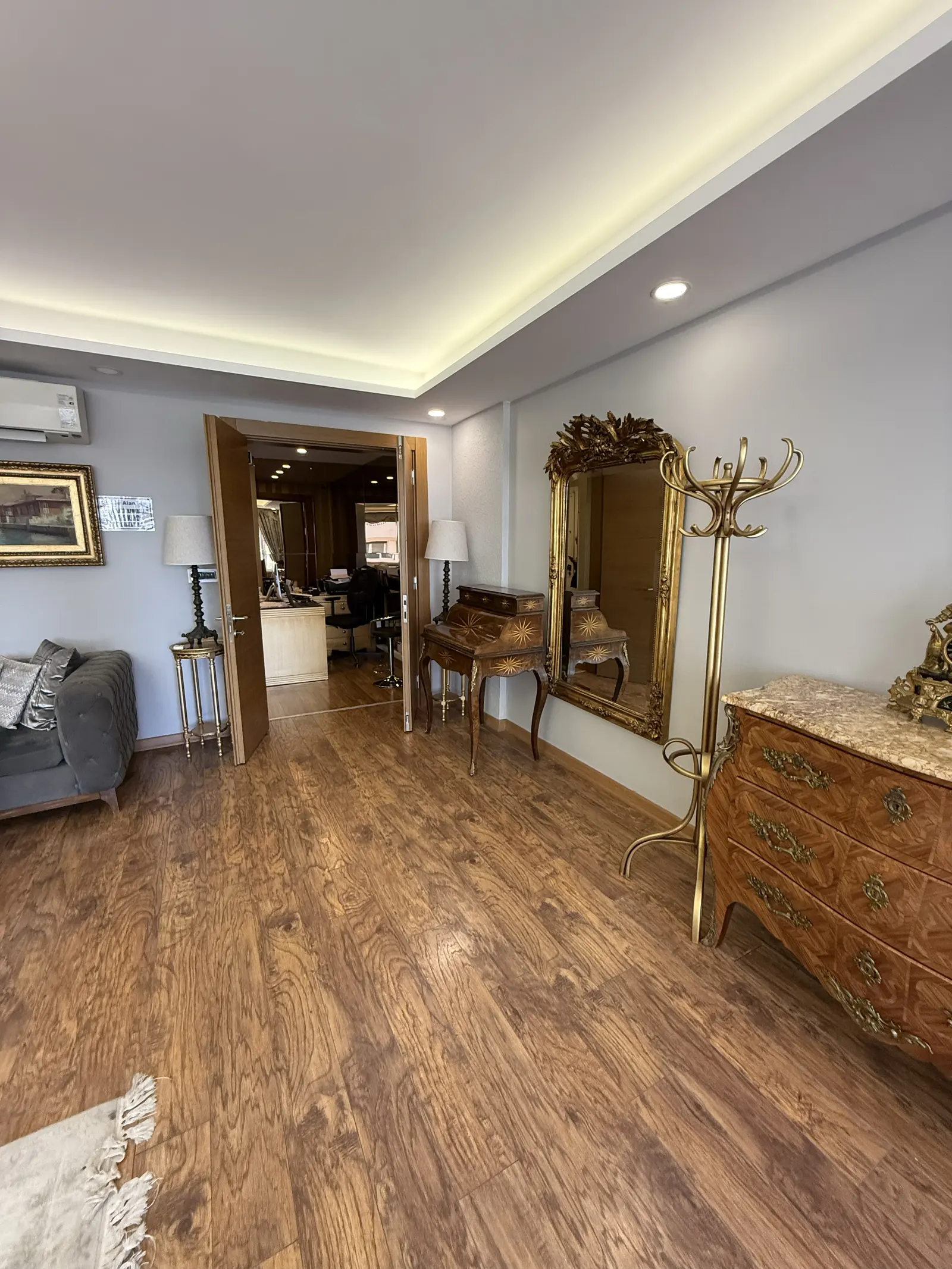 Clinic-provided photograph of Dr Altuğhan Cahit Vural