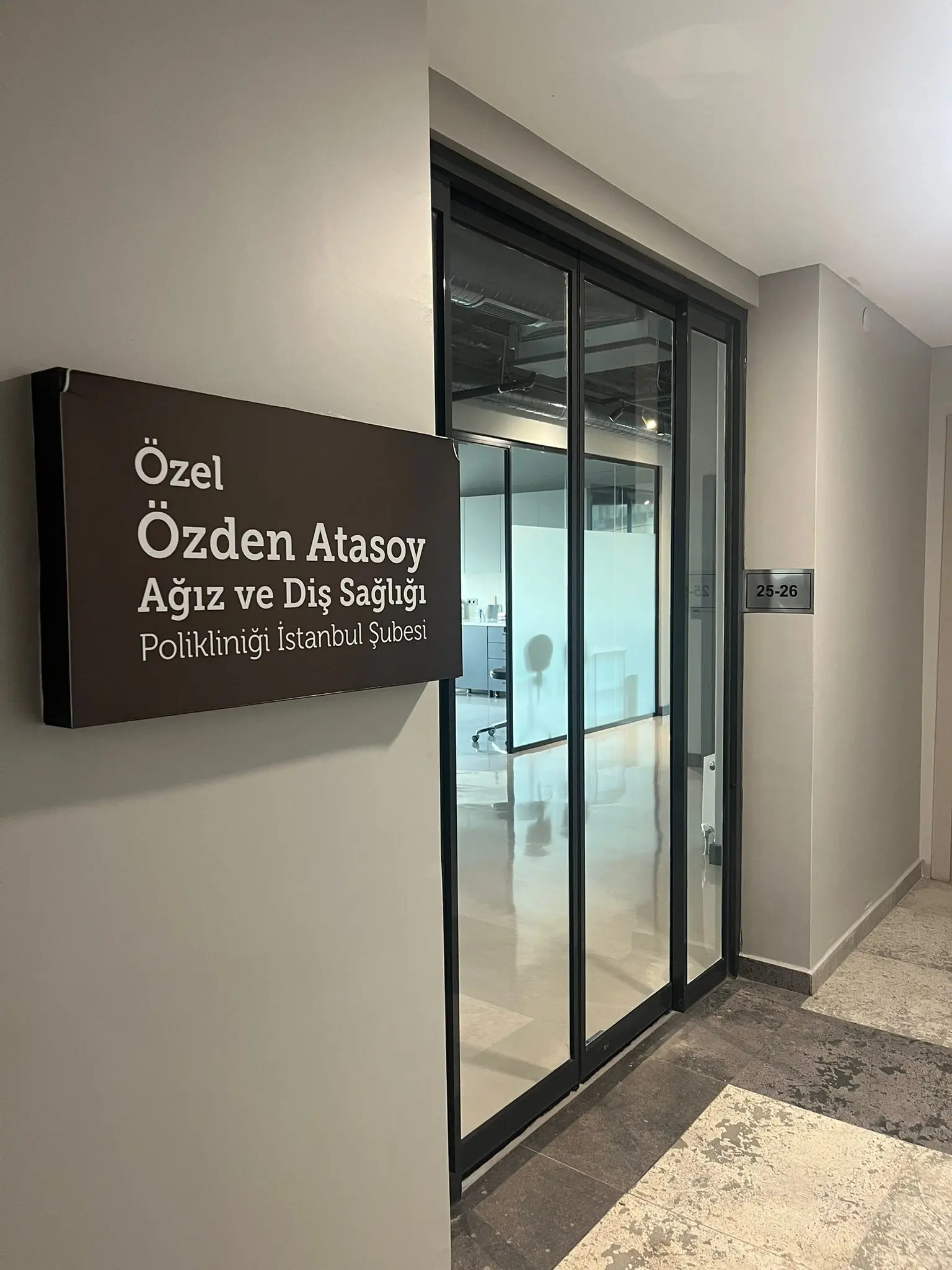 Von der Klinik bereitgestelltes Foto von Özden Atasoy Zahnklinik