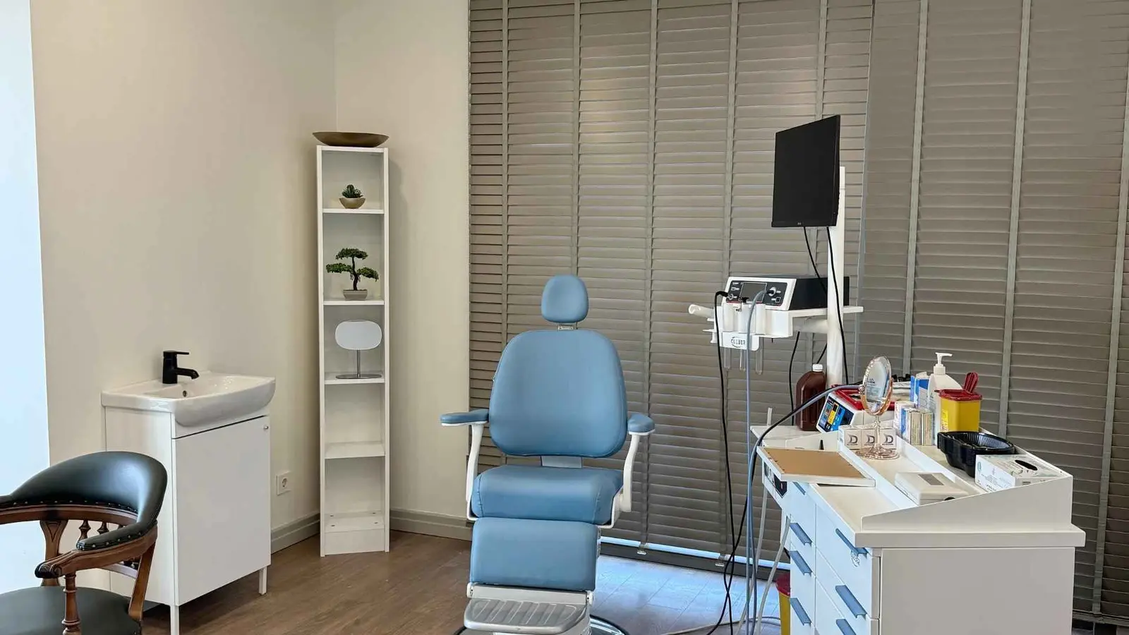 Clinic-provided photograph of Dr Hasan Çakar