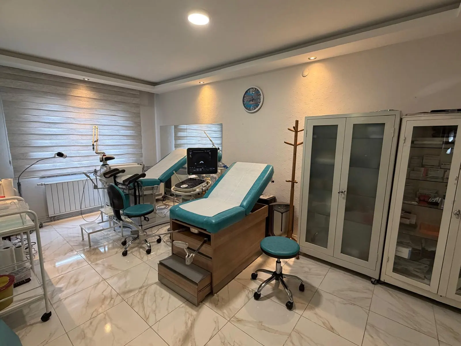 Clinic-provided photograph of Dr Yeksin Helvacıoğlu Karataş