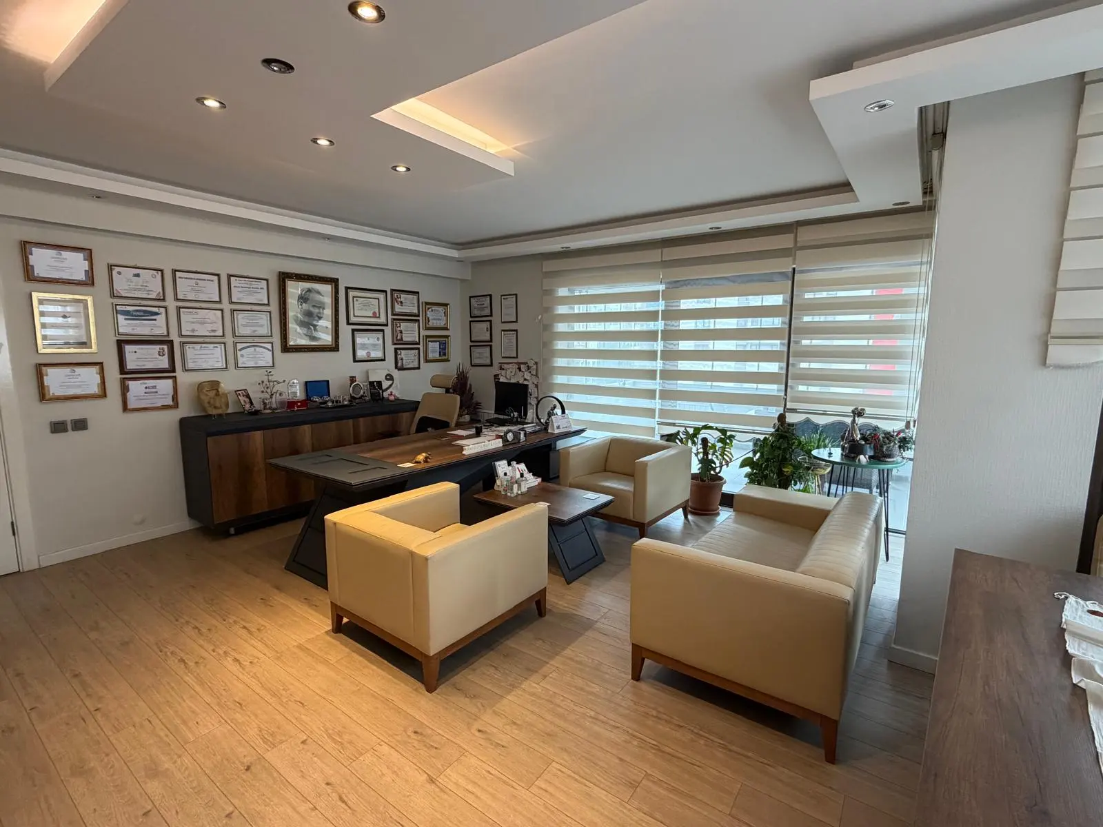 Clinic-provided photograph of Dr Yeksin Helvacıoğlu Karataş