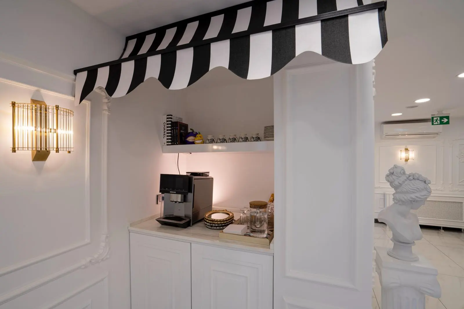 Clinic-provided photograph of Cemre Geze Dental Clinic