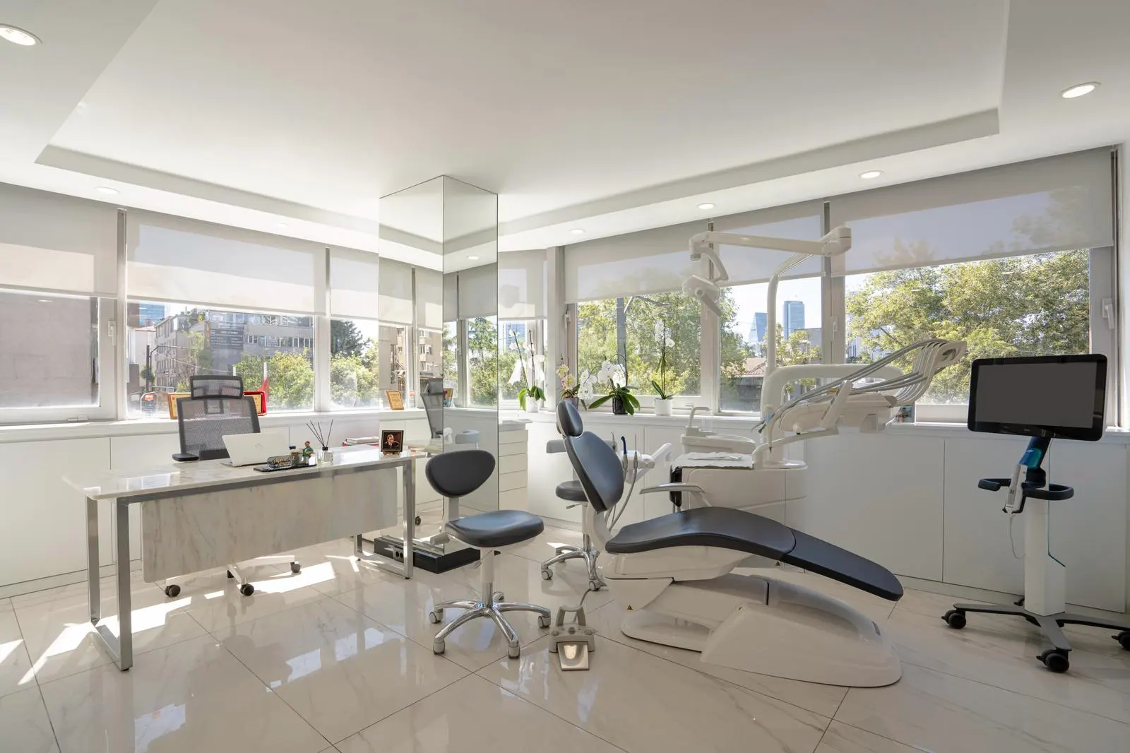 Clinic-provided photograph of Cemre Geze Dental Clinic