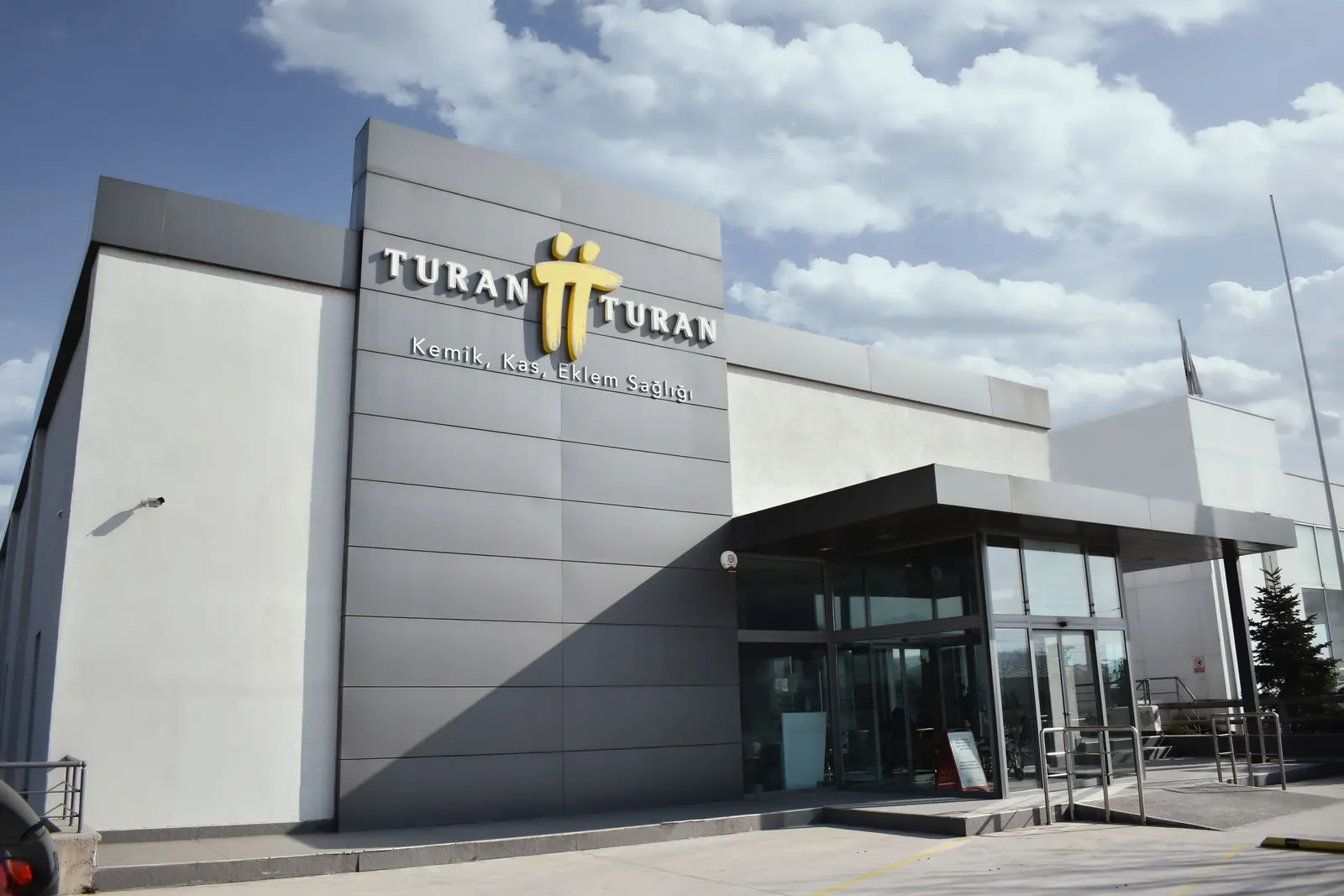Clinic-provided photograph of Turan Turan Bone, Muscle and Joint Yıldırım Medical Centre