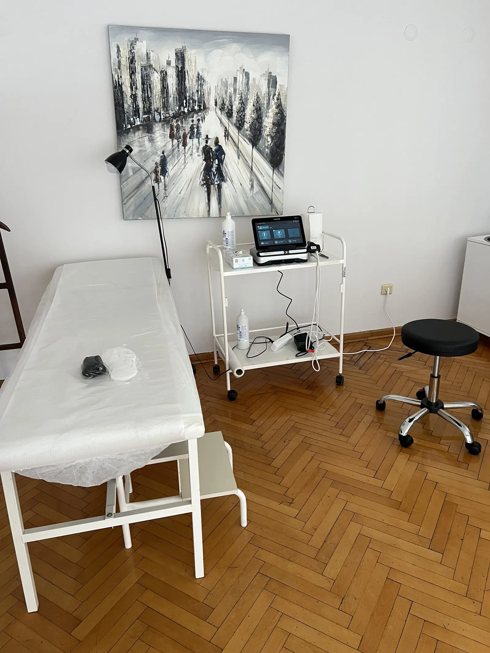 Clinic-provided photograph of Dr Onur Üstünel