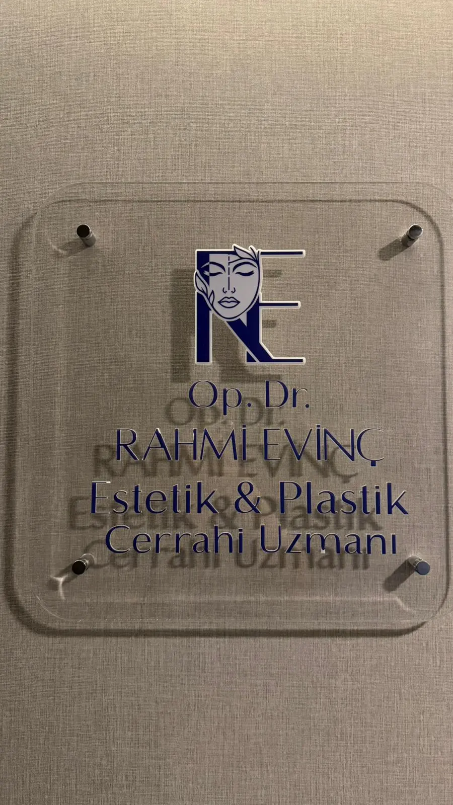 Clinic-provided photograph of Dr Rahmi Evinç
