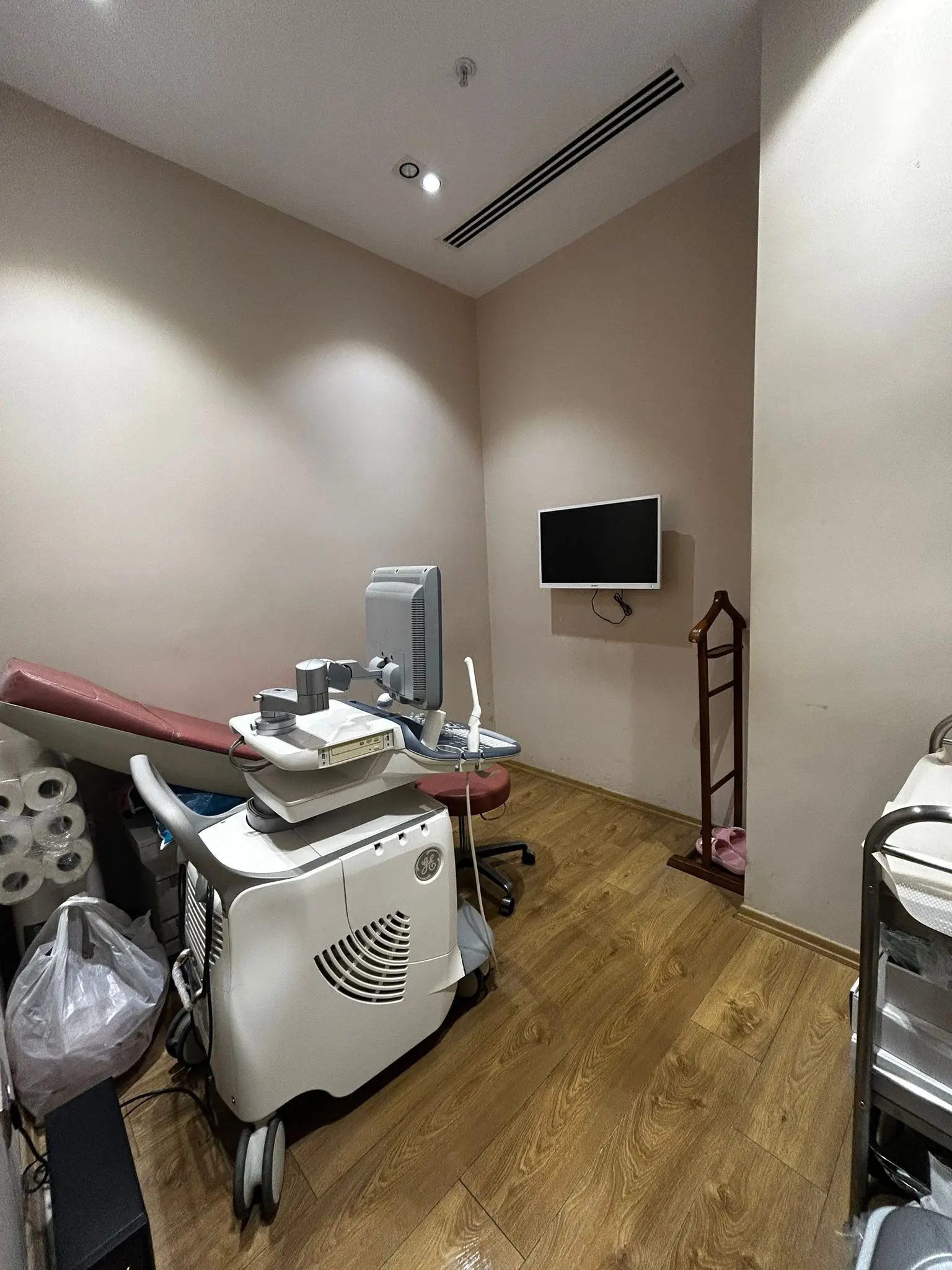 Clinic-provided photograph of Dr Mehmet Koç