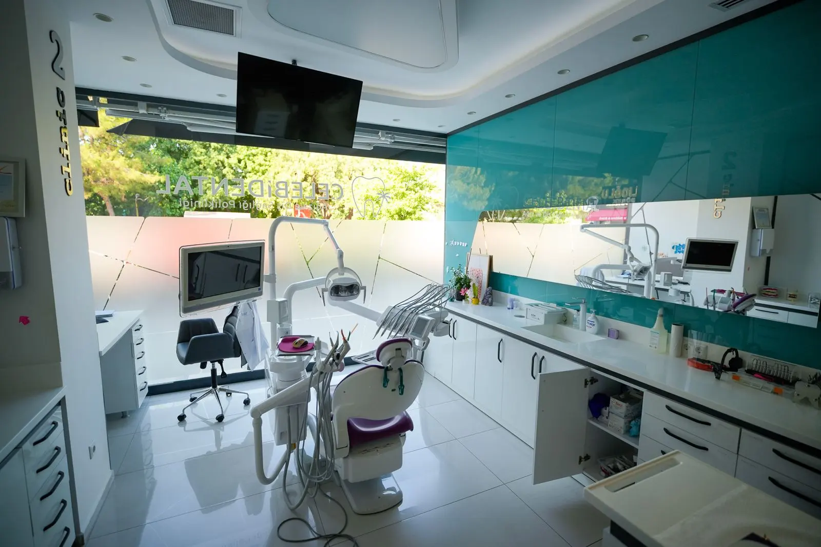 Clinic-provided photograph of Çelebi Dental