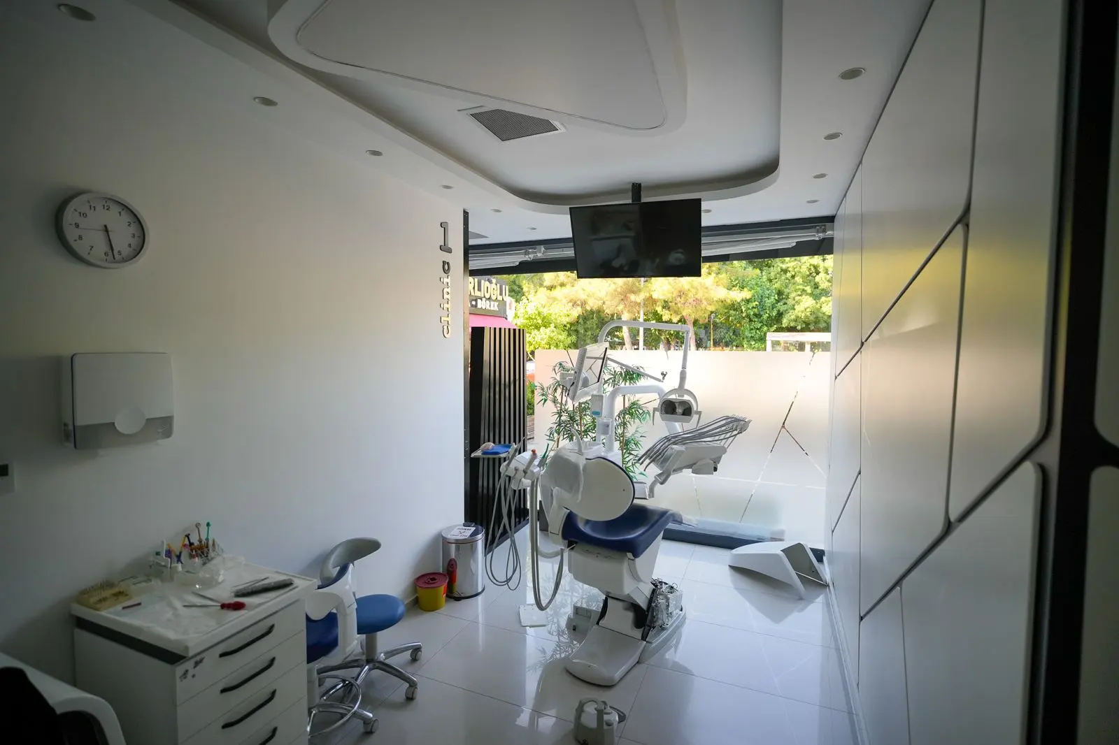 Clinic-provided photograph of Çelebi Dental