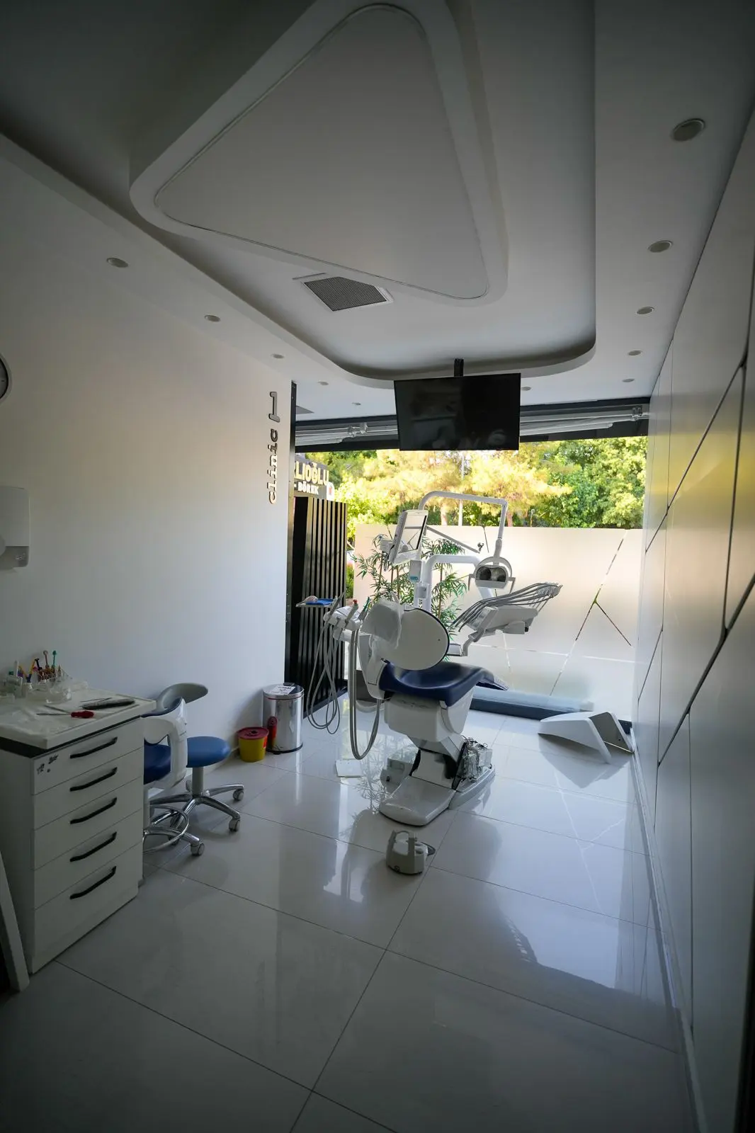 Clinic-provided photograph of Çelebi Dental