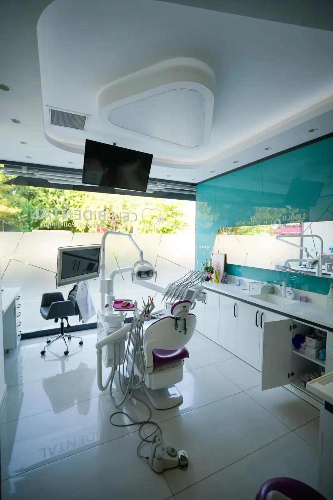 Clinic-provided photograph of Çelebi Dental