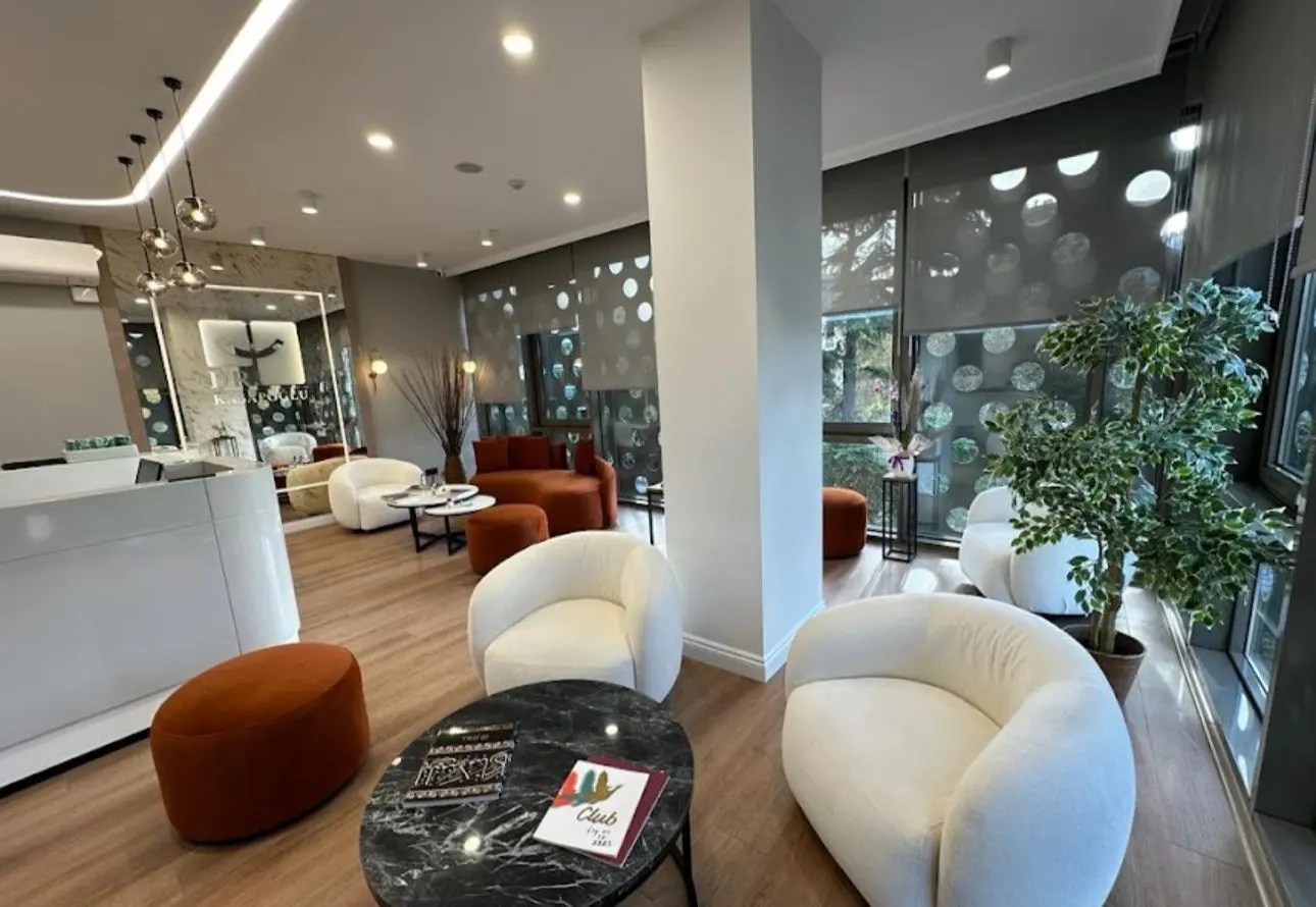 Clinic-provided photograph of Dr Füsun Kasapoğlu