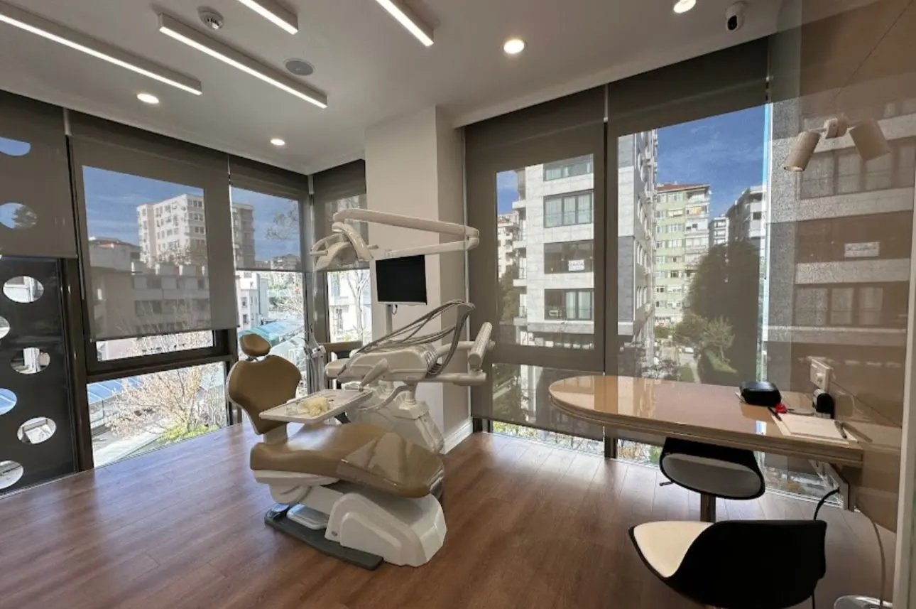 Clinic-provided photograph of Dr Füsun Kasapoğlu