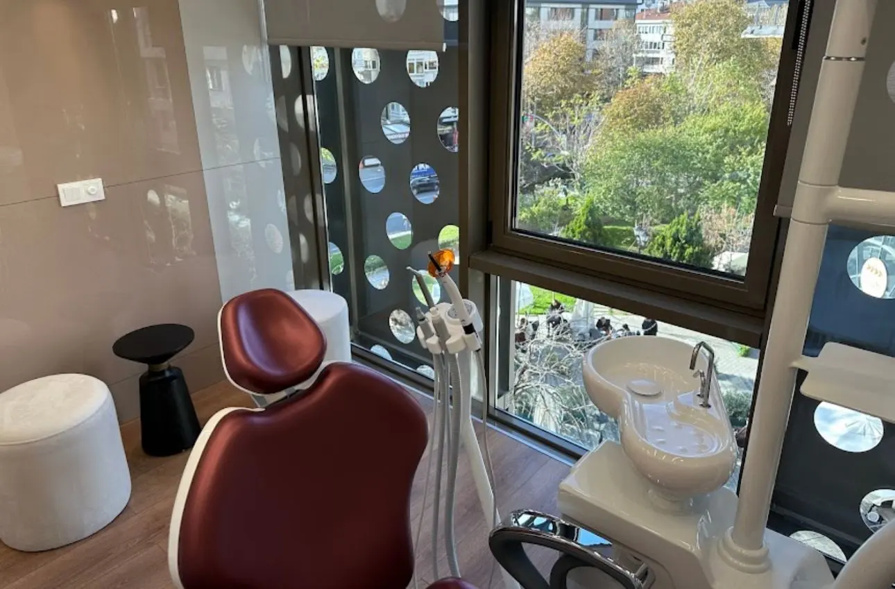 Clinic-provided photograph of Dr Füsun Kasapoğlu