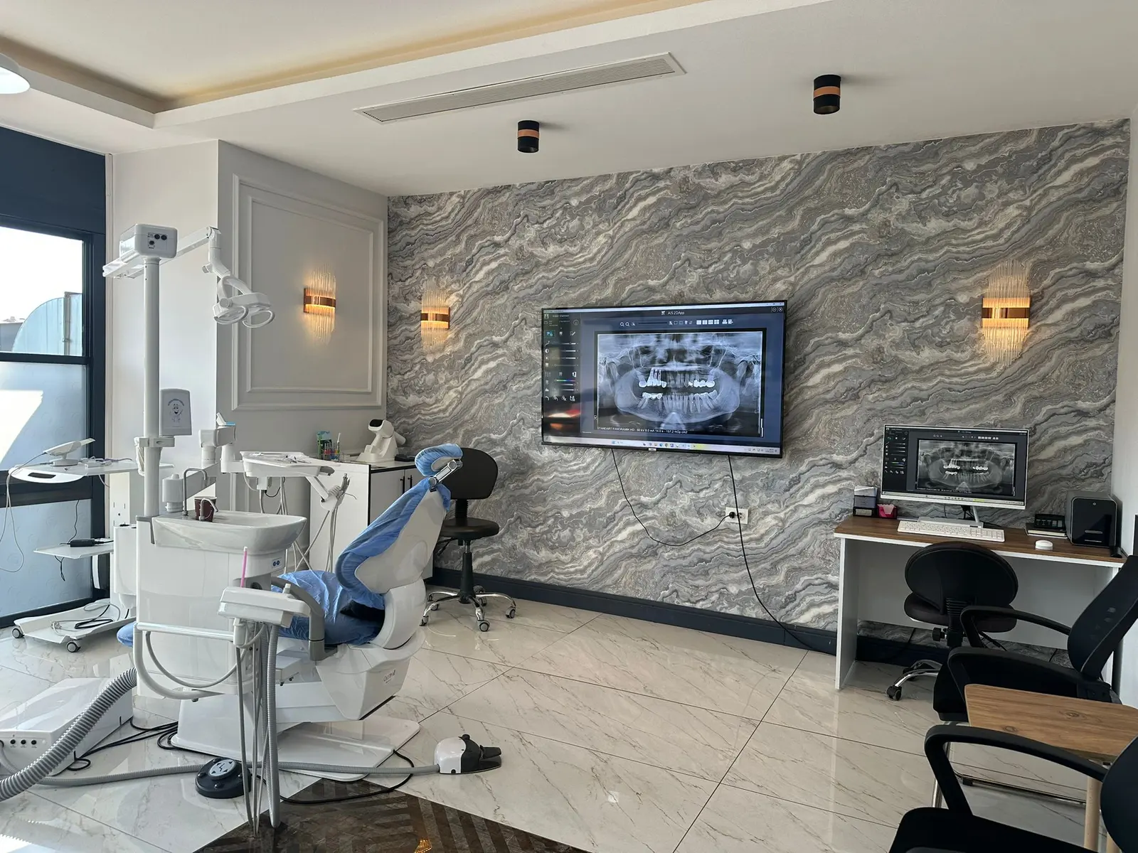 Von der Klinik bereitgestelltes Foto von Dr. Mustafa Emre Erdoğan