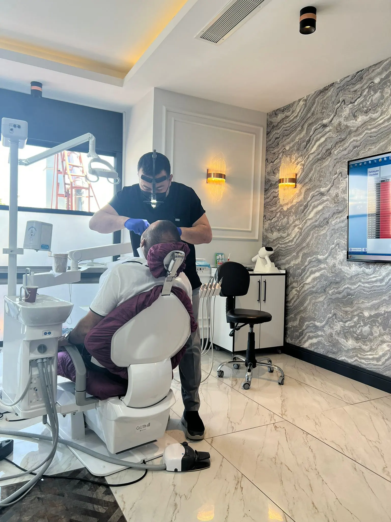 Von der Klinik bereitgestelltes Foto von Dr. Mustafa Emre Erdoğan