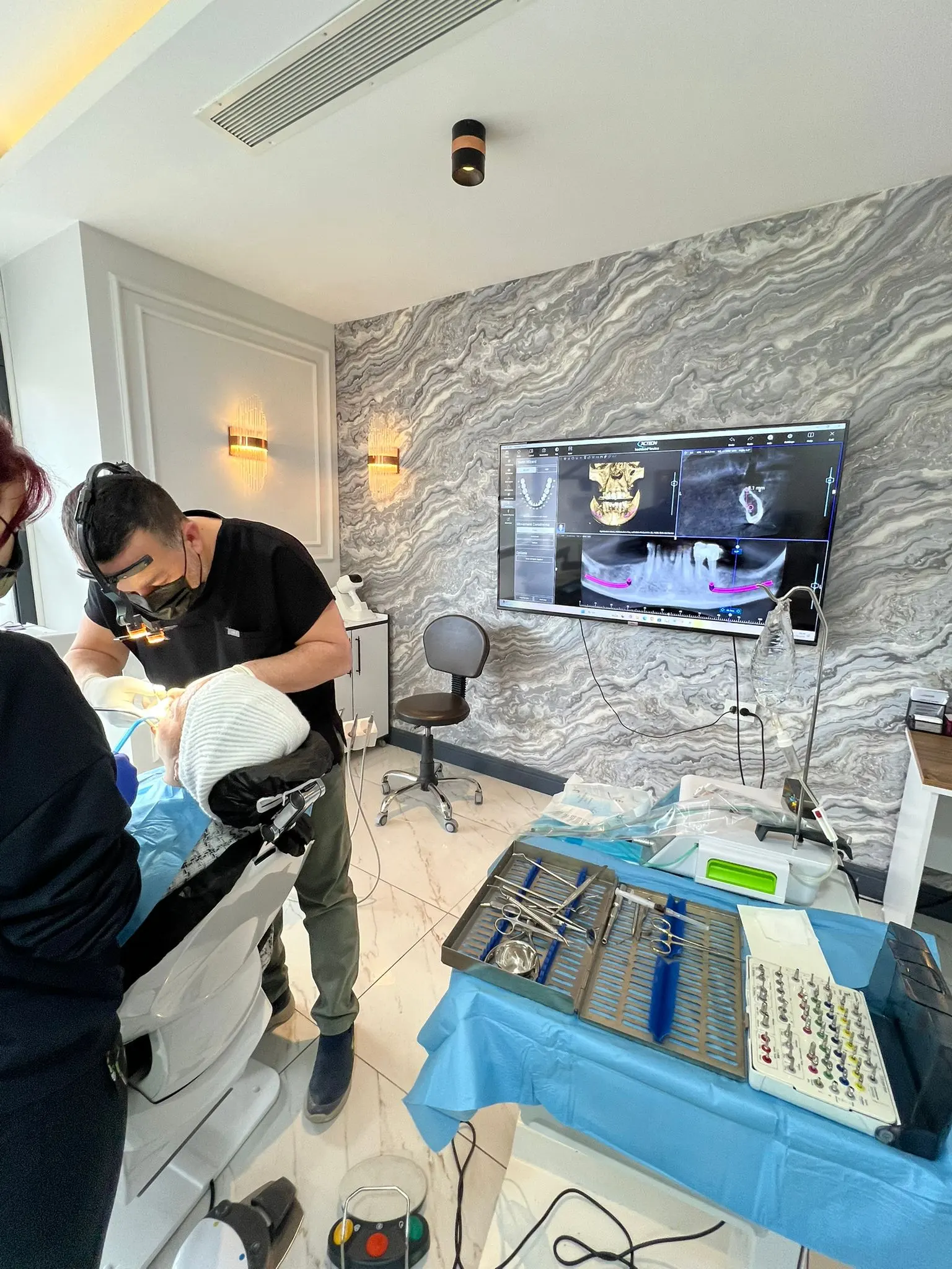 Von der Klinik bereitgestelltes Foto von Dr. Mustafa Emre Erdoğan