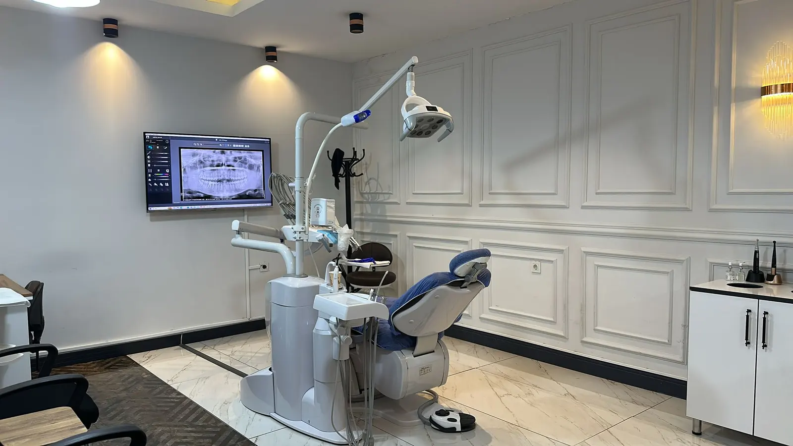 Clinic-provided photograph of Dr Kadir Şahin