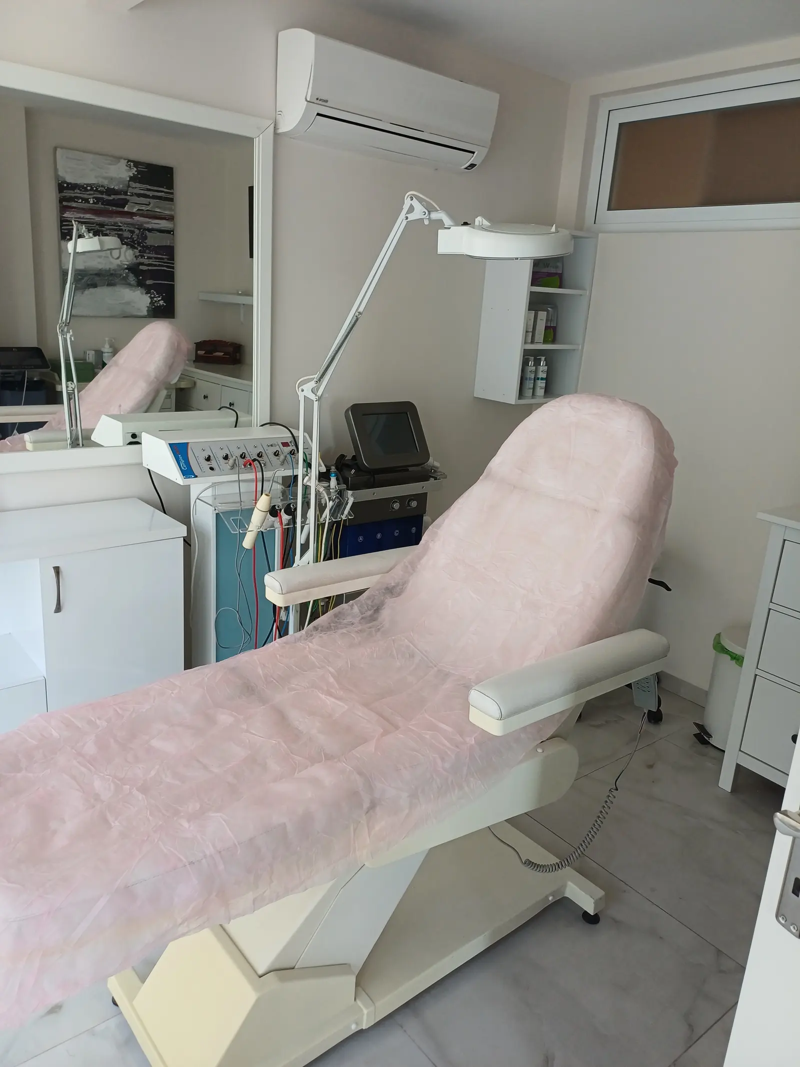 Clinic-provided photograph of Assoc. Prof. Dr Hakan Kerem