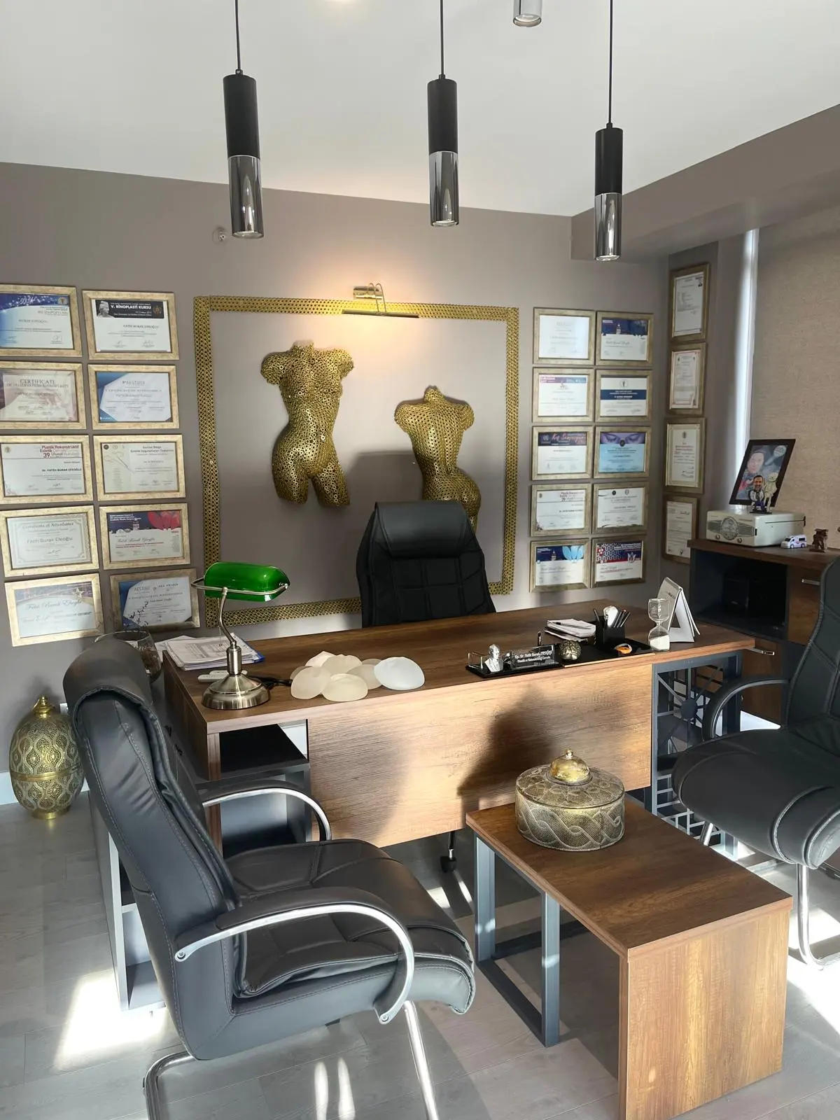 Clinic-provided photograph of Dr Fatih Burak Efeoğlu