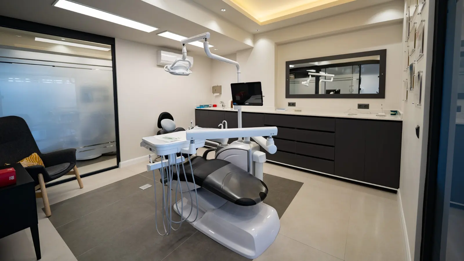 Clinic-provided photograph of M.C Dental Clinic