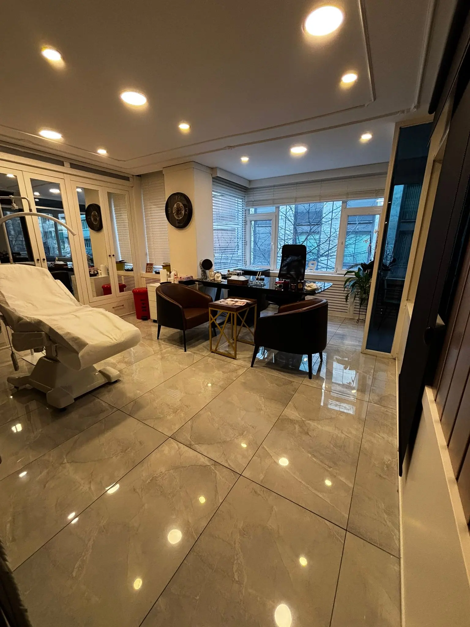 Clinic-provided photograph of Dr Batıbey Batmacı