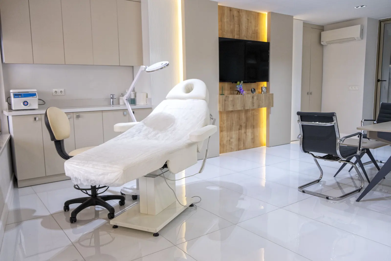 Clinic-provided photograph of Prof. Dr Arzu Akçal