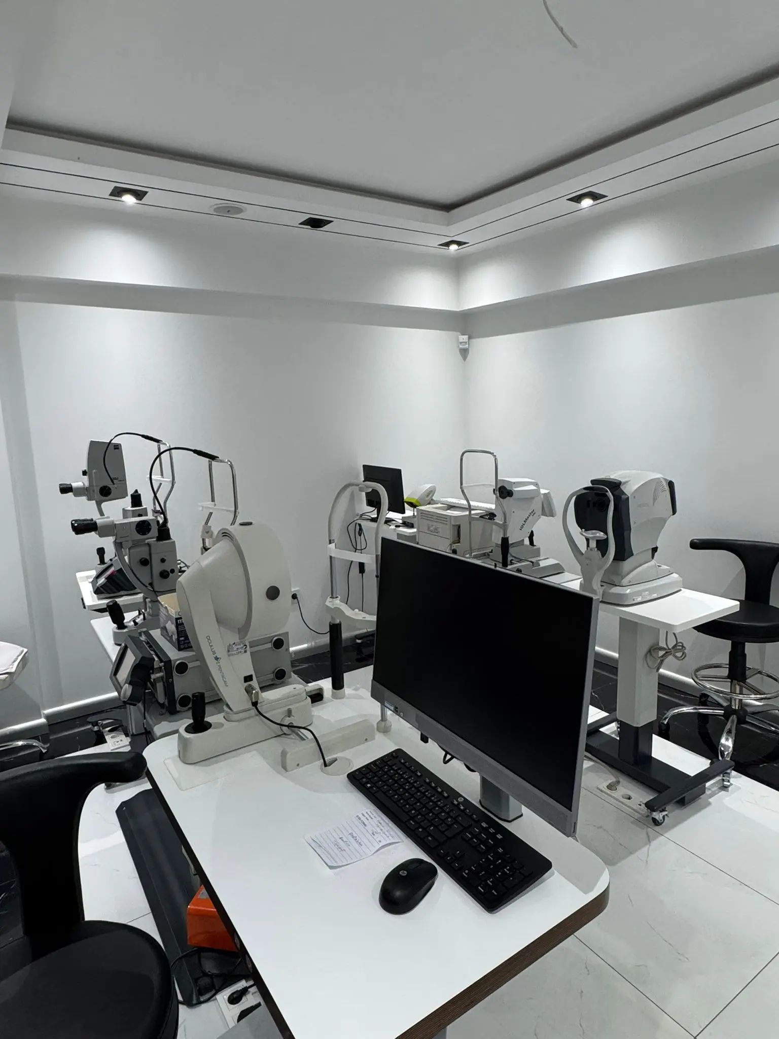 Clinic-provided photograph of Dr Abdurrahman Hüseyinoğlu