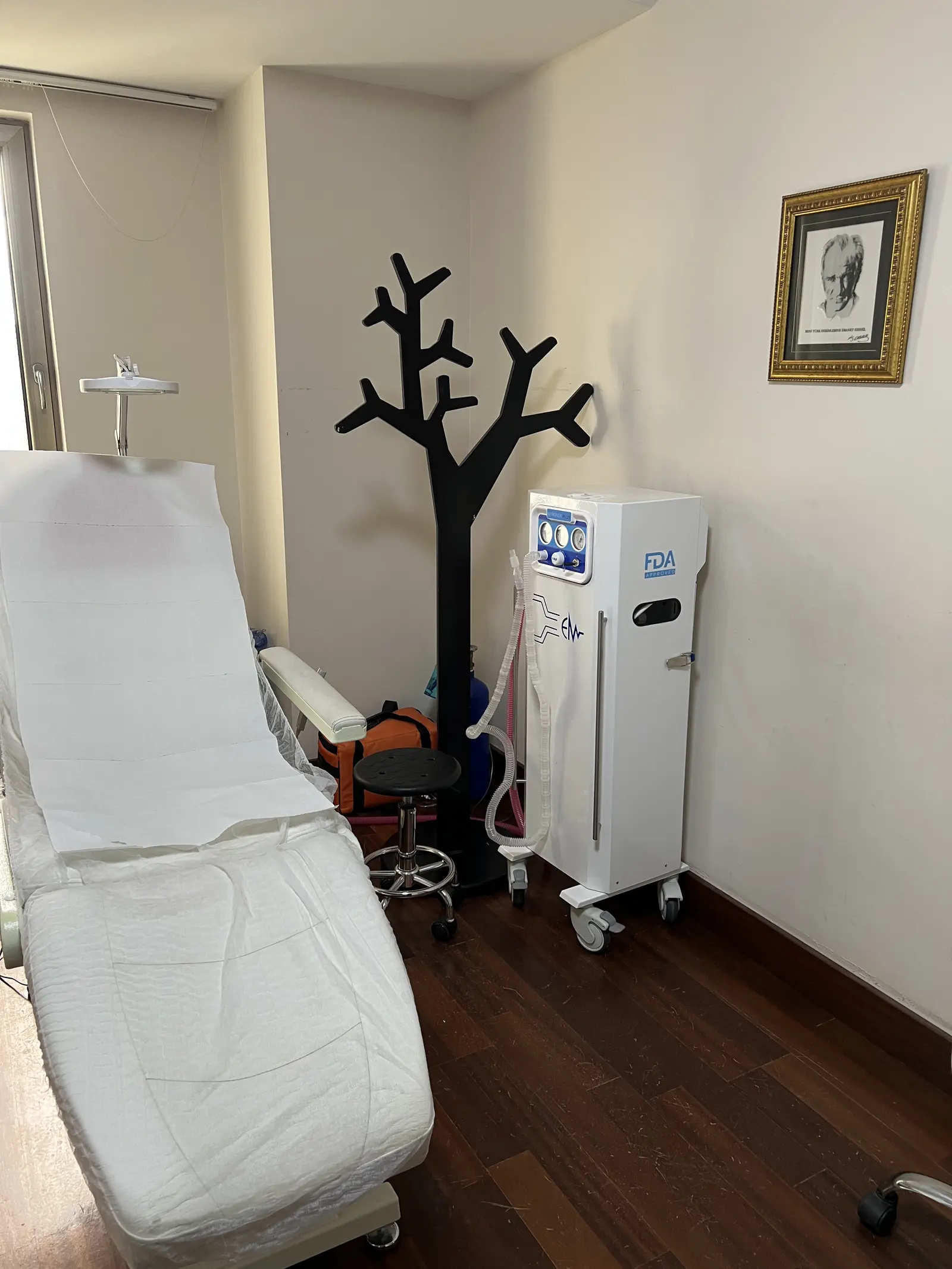 Clinic-provided photograph of Dr Tahsin Görgülü