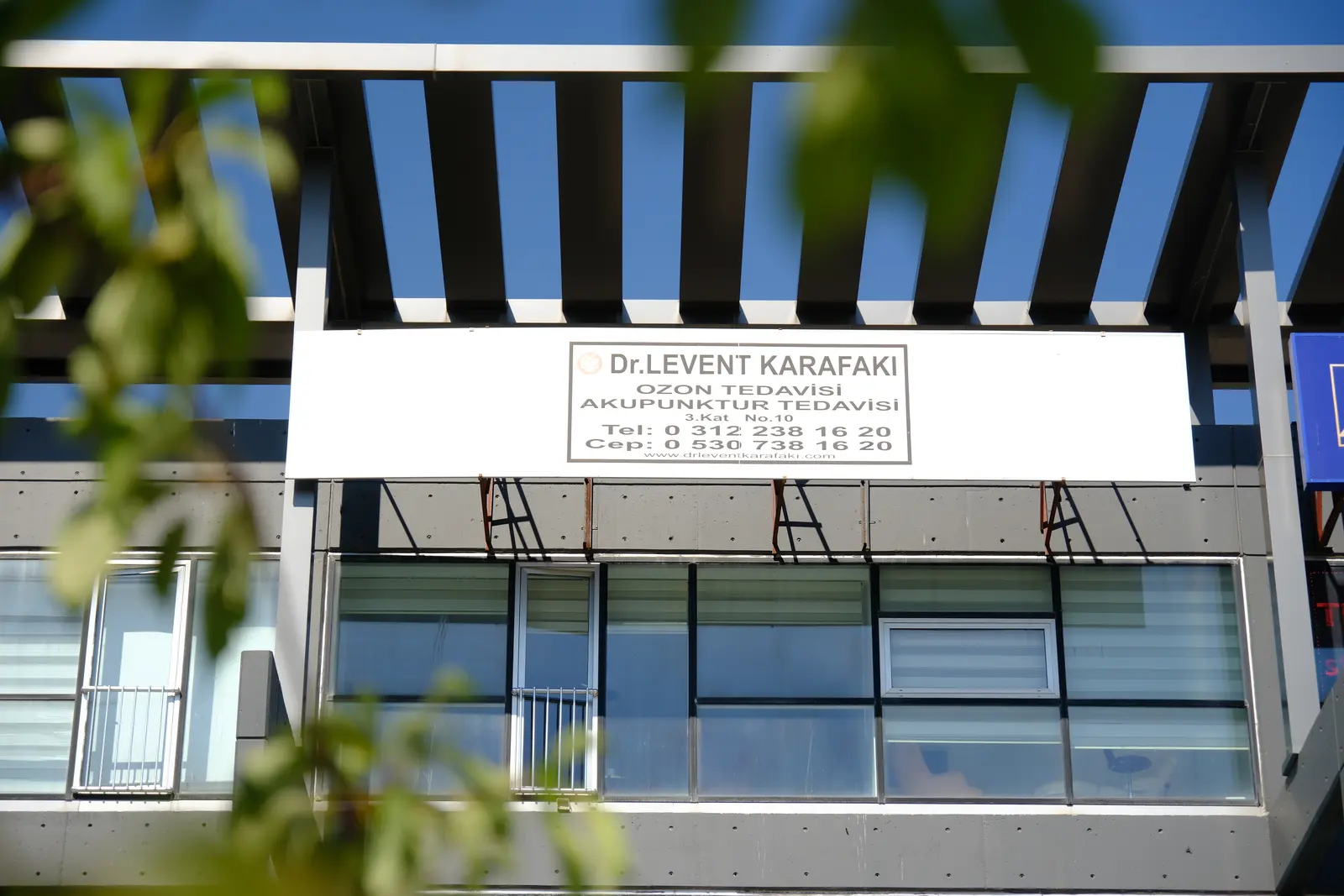 Von der Klinik bereitgestelltes Foto von Dr. Levent Karafakı