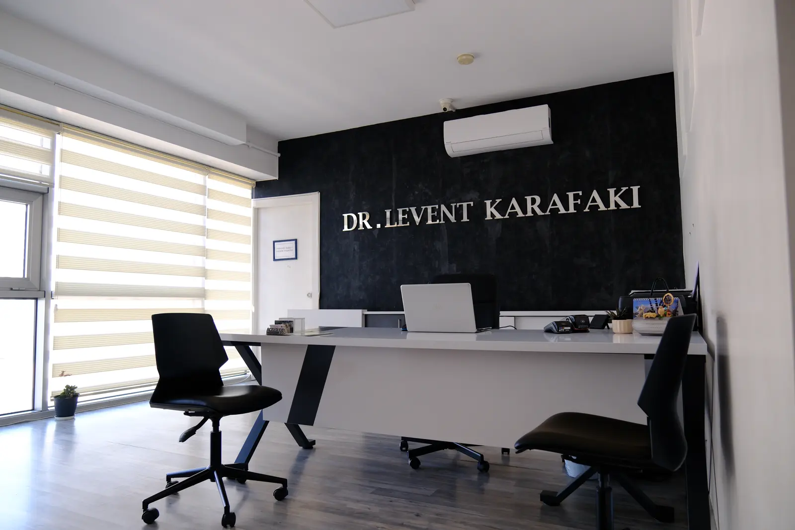 Von der Klinik bereitgestelltes Foto von Dr. Levent Karafakı