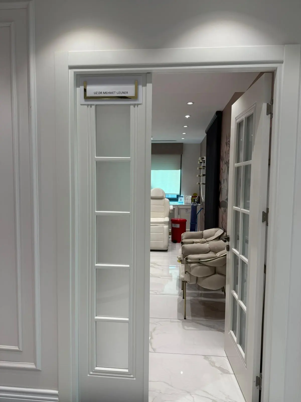 Clinic-provided photograph of Dr Mehmet Uzuner