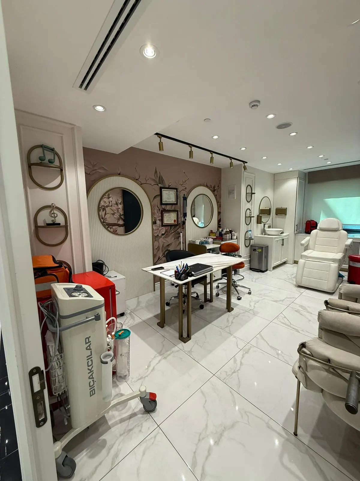 Clinic-provided photograph of Dr Mehmet Uzuner