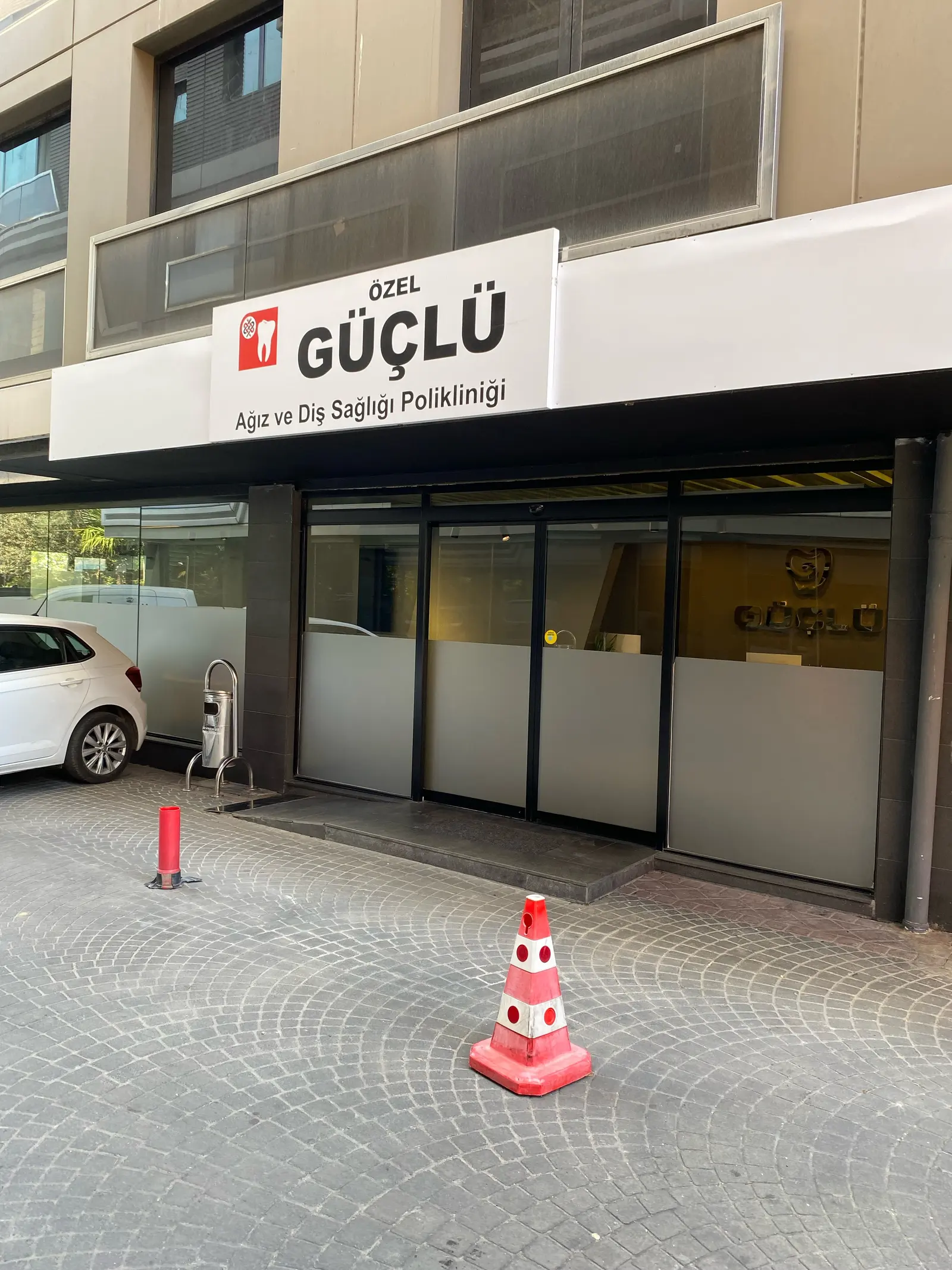 Clinic-provided photograph of Güçlü Dental Clinic