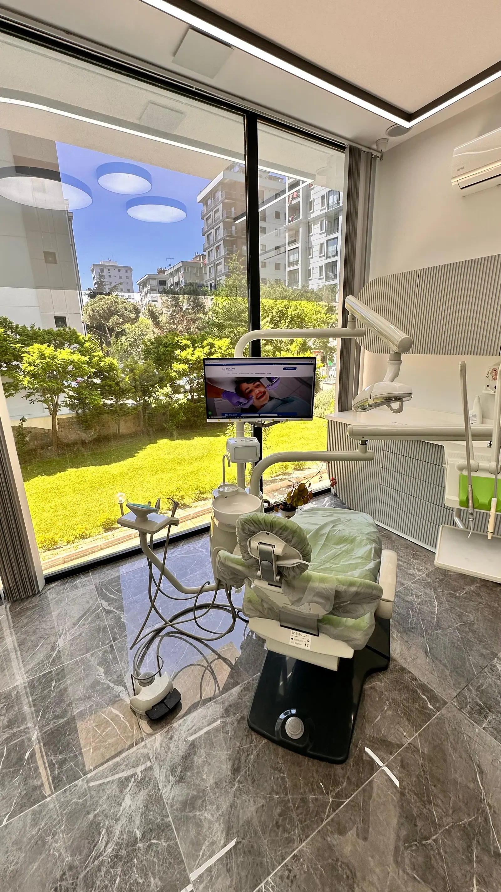 Von der Klinik bereitgestelltes Foto von İdealçare Zahnklinik