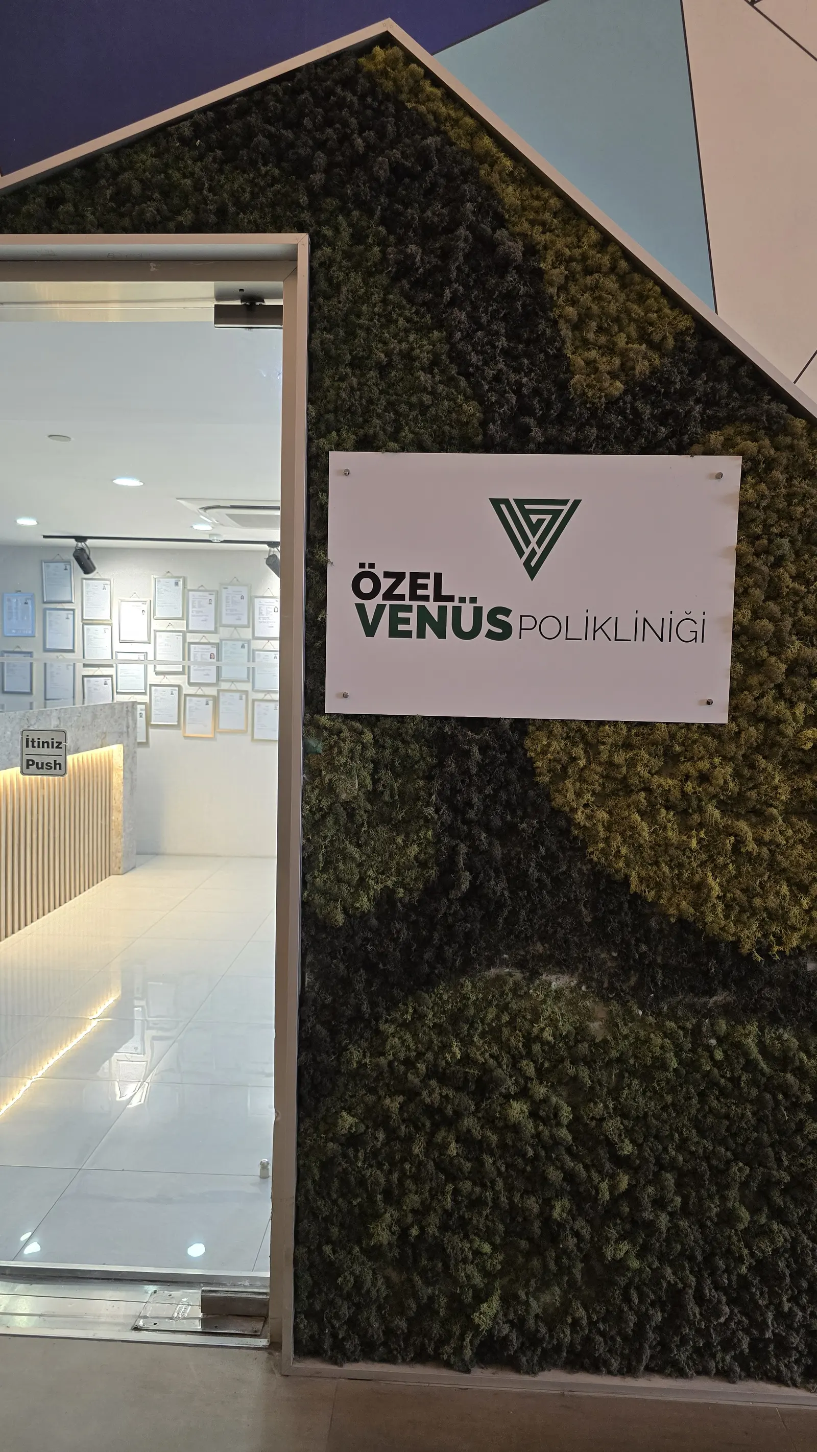 Clinic-provided photograph of Venüs Clinic