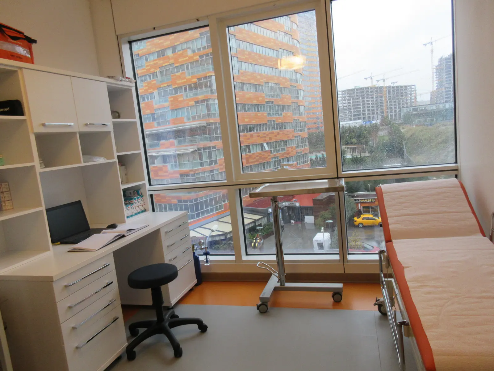 Clinic-provided photograph of Dr Mustafa Tolga Mertoğlu