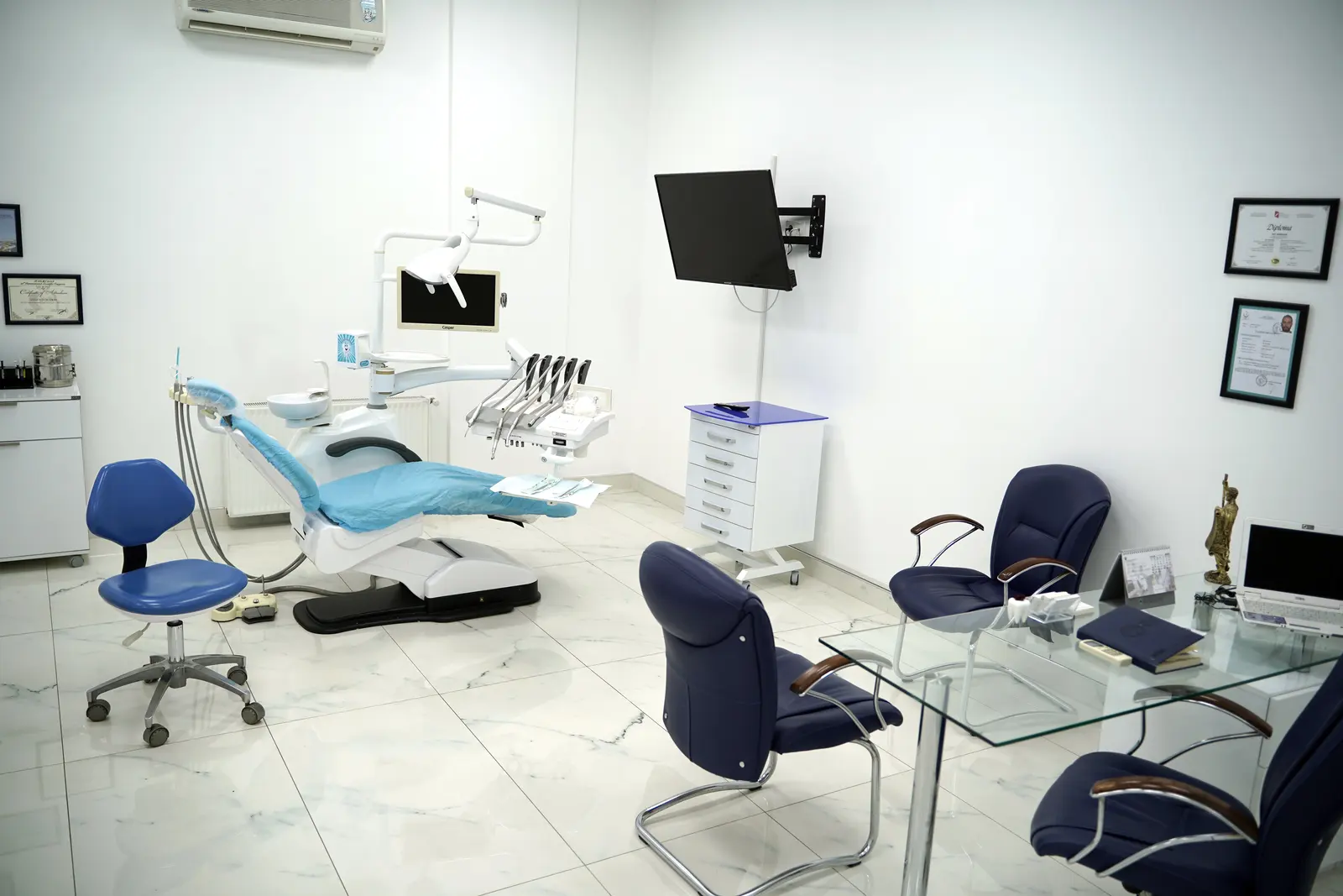 Clinic-provided photograph of Dent Forum