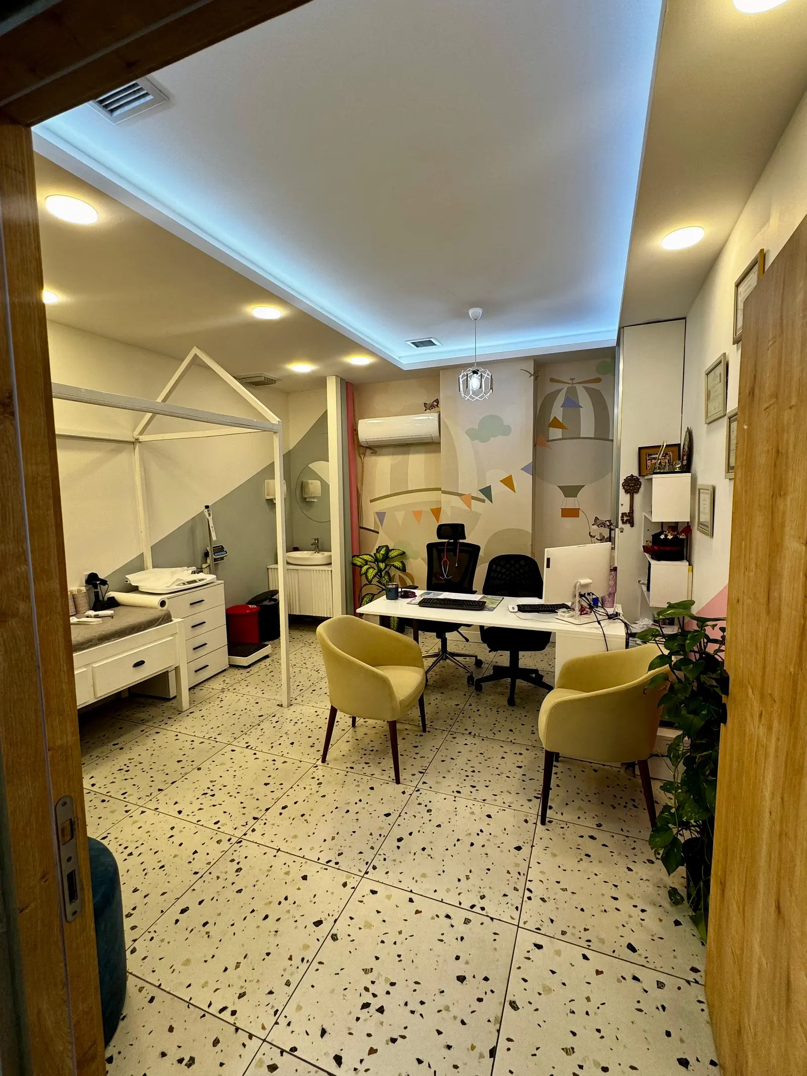 Clinic-provided photograph of Assoc. Prof. Dr Murat Çapanoğlu