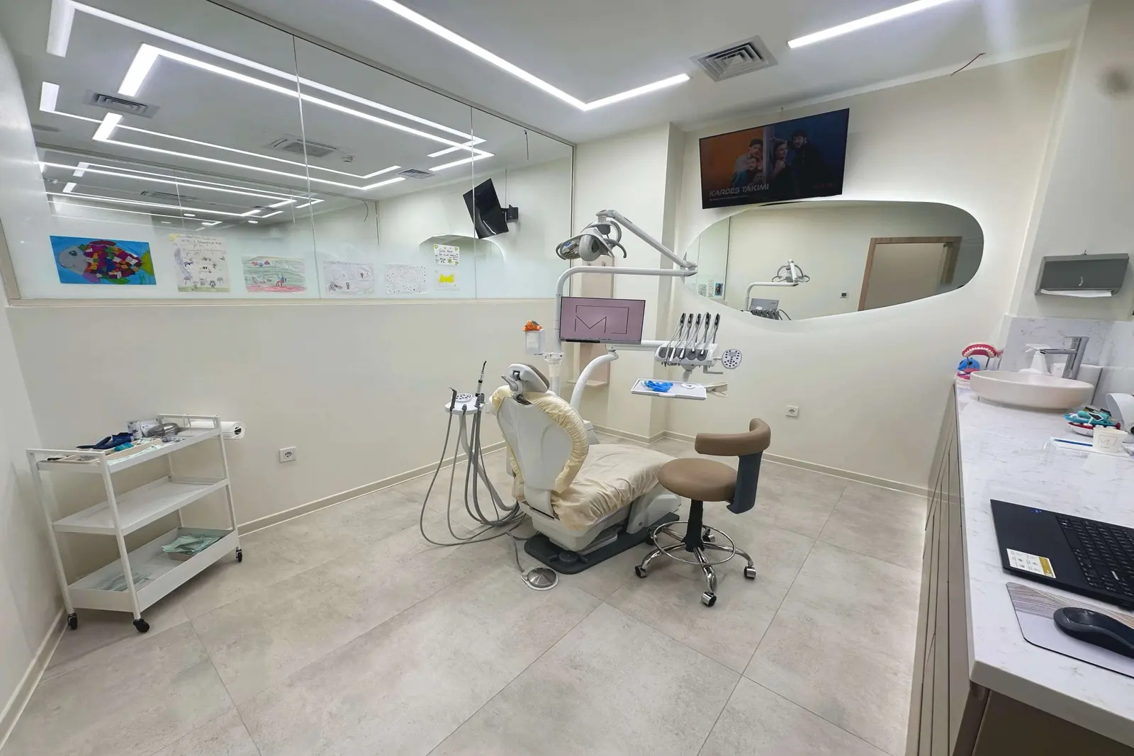 Von der Klinik bereitgestelltes Foto von M Zahnklinik