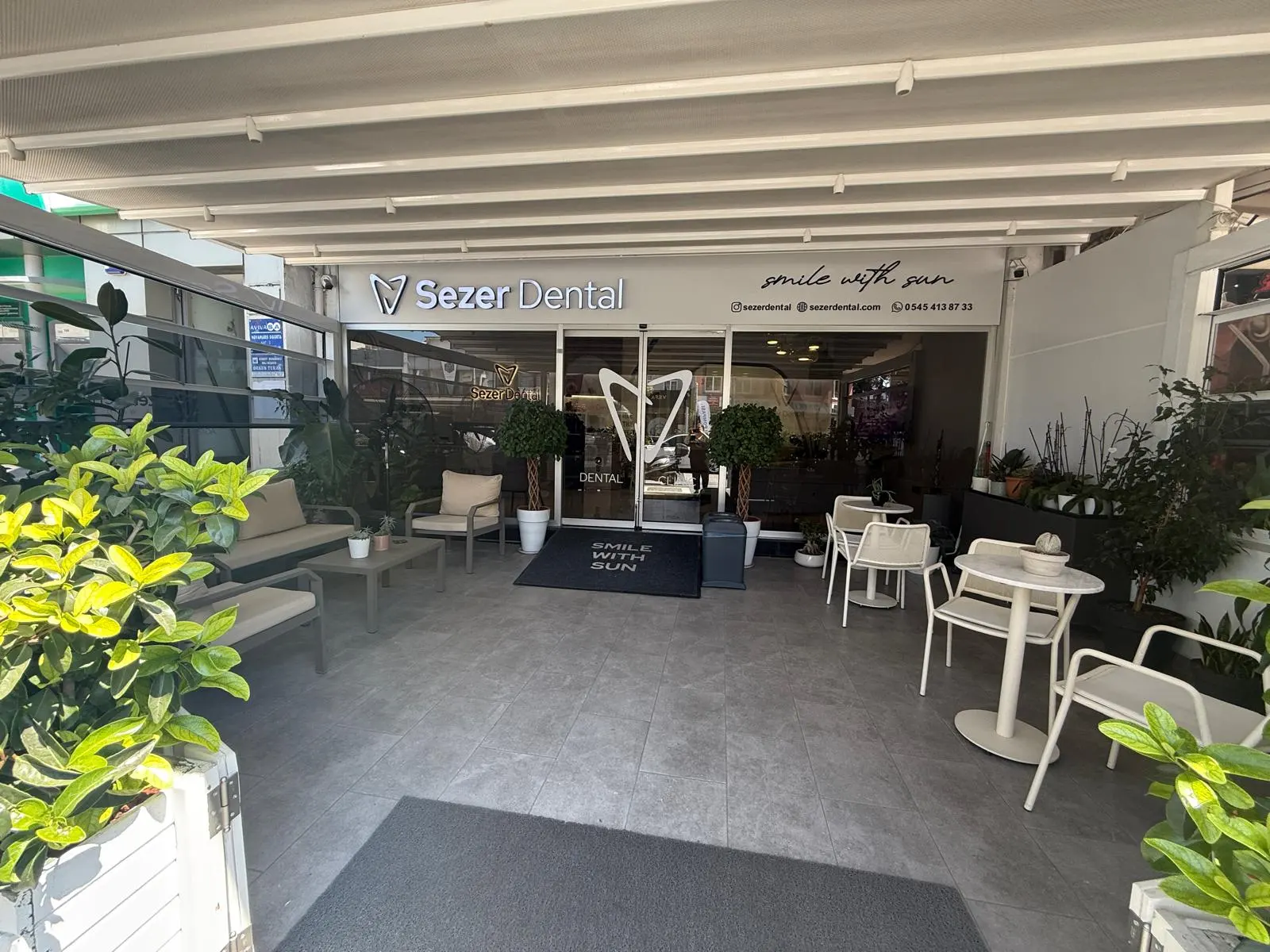 Clinic-provided photograph of Sezer Dental