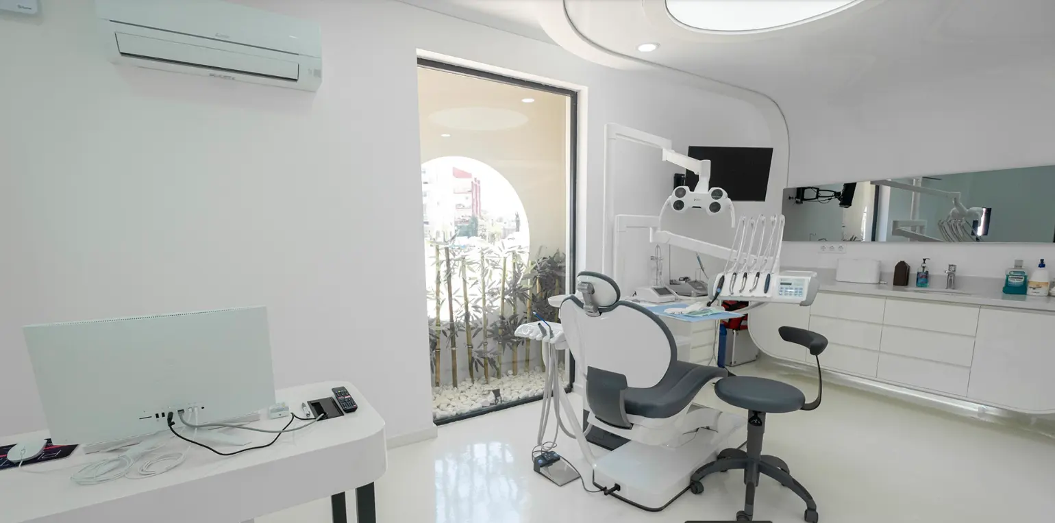 Clinic-provided photograph of Calinalti Dental Clinic
