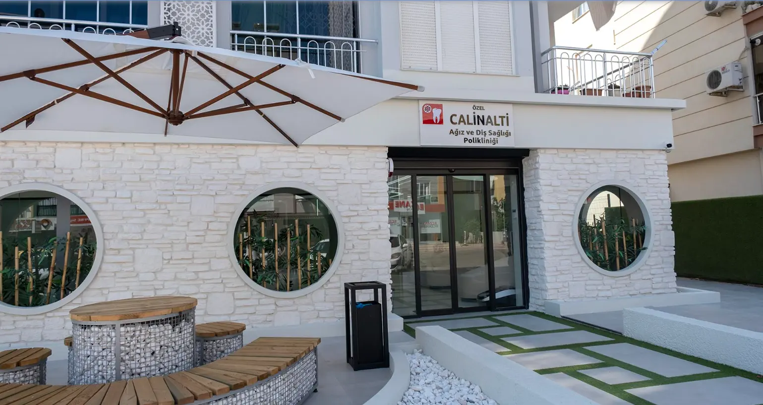 Clinic-provided photograph of Calinalti Dental Clinic