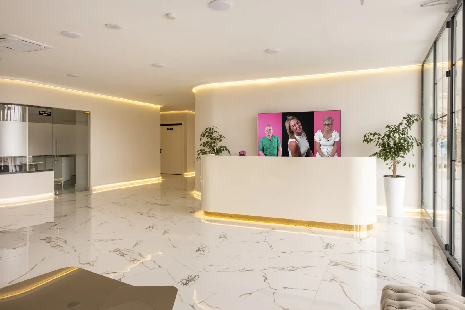 Clinic-provided photograph of DRA Dental Clinic